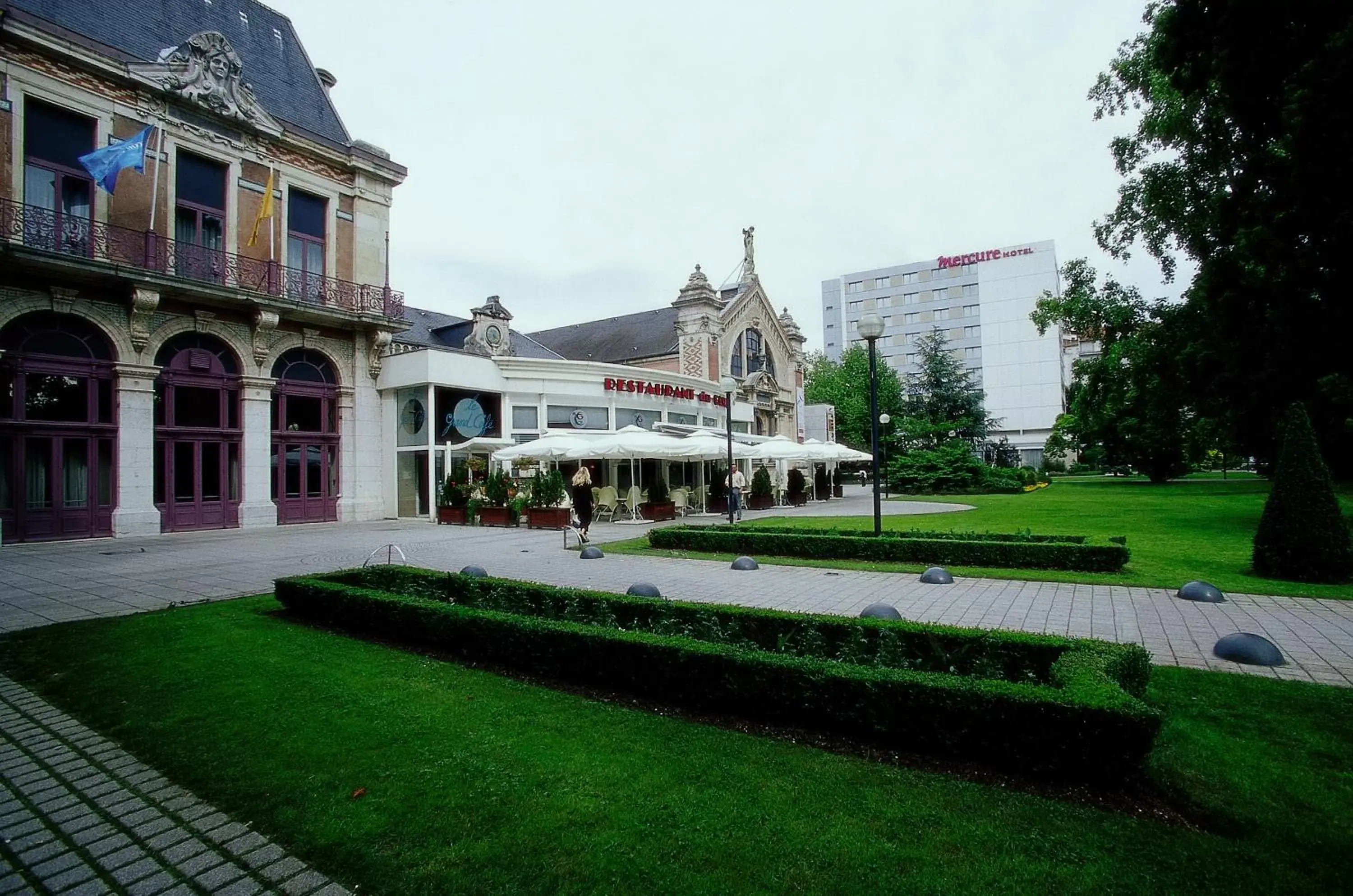 Garden, Property Building in Mercure Besancon Parc Micaud - Hotel & Bar & Restaurant