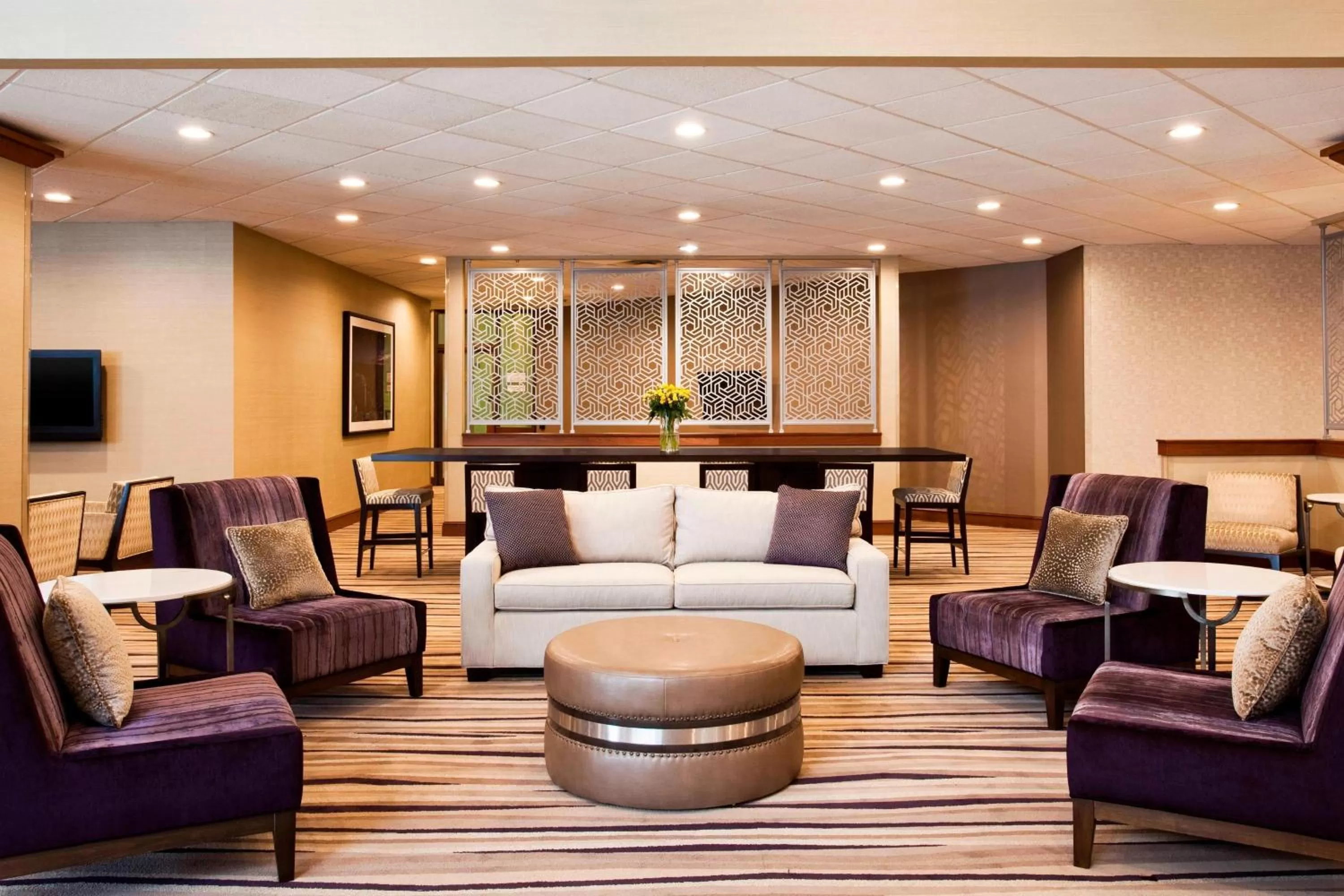 Lobby or reception in Sheraton Syracuse University Hotel and Conference Center