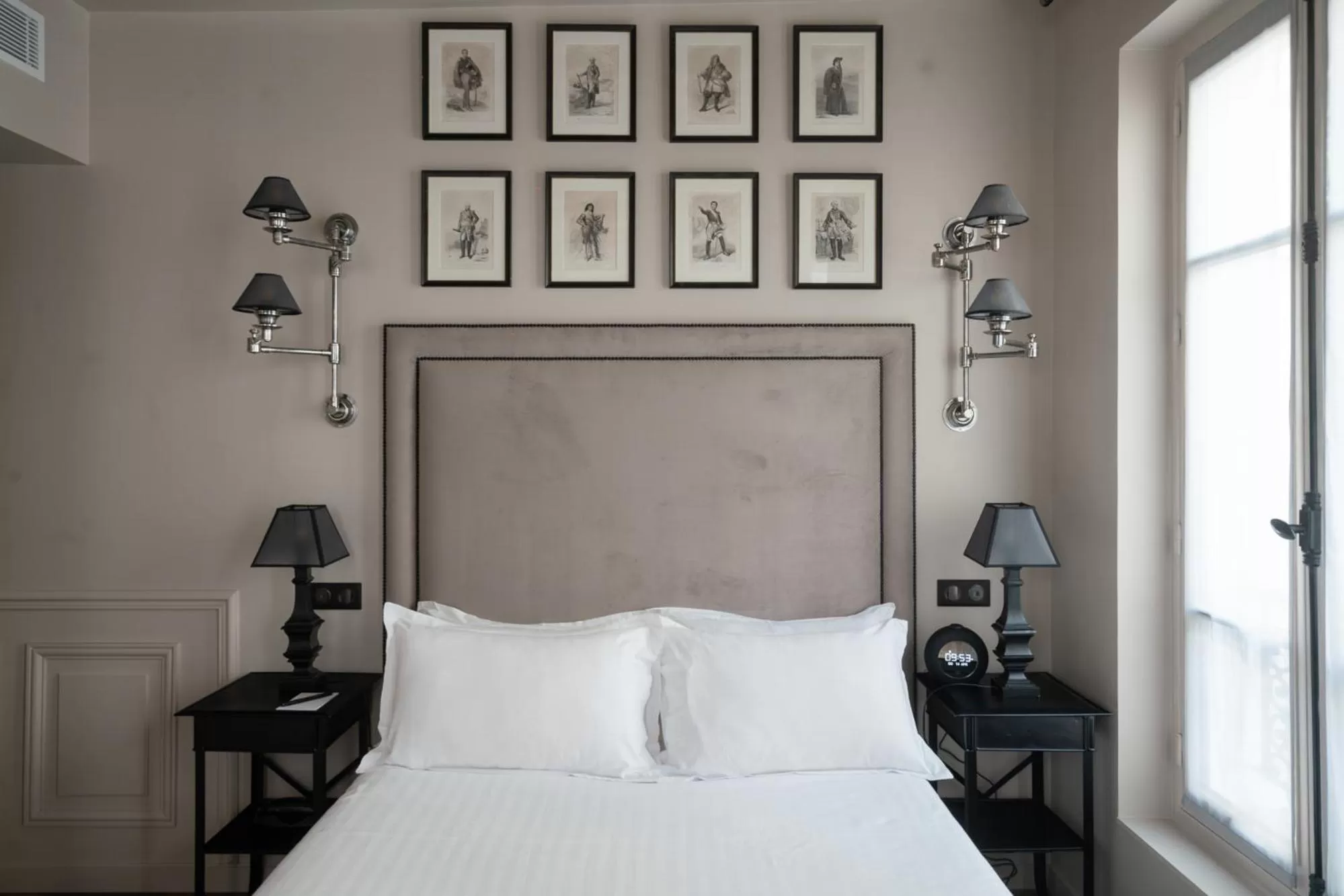 Bed in Hotel Saint-Louis en L'Isle - Notre-Dame