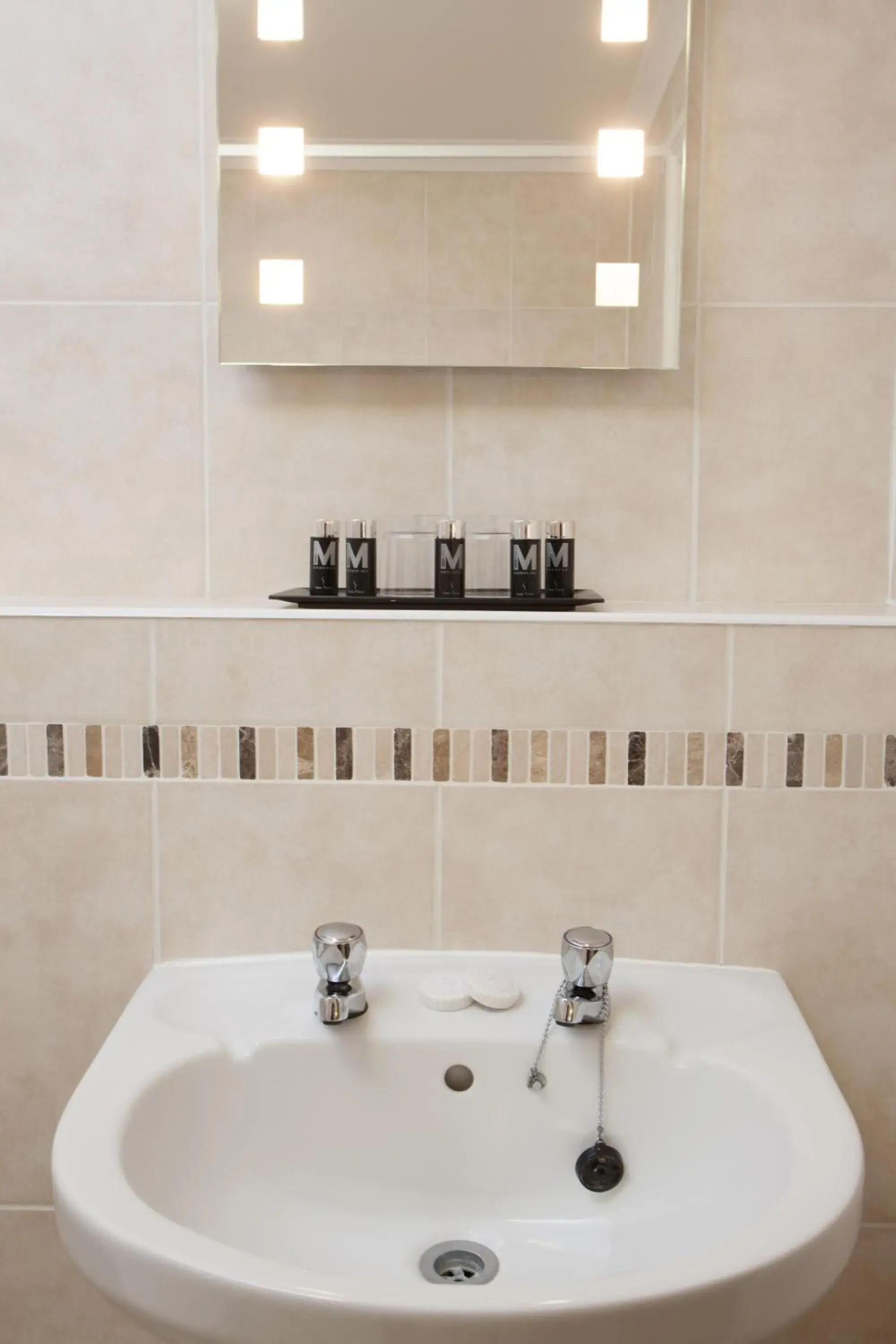Bathroom in TLH Toorak Hotel (TLH Leisure Resort)