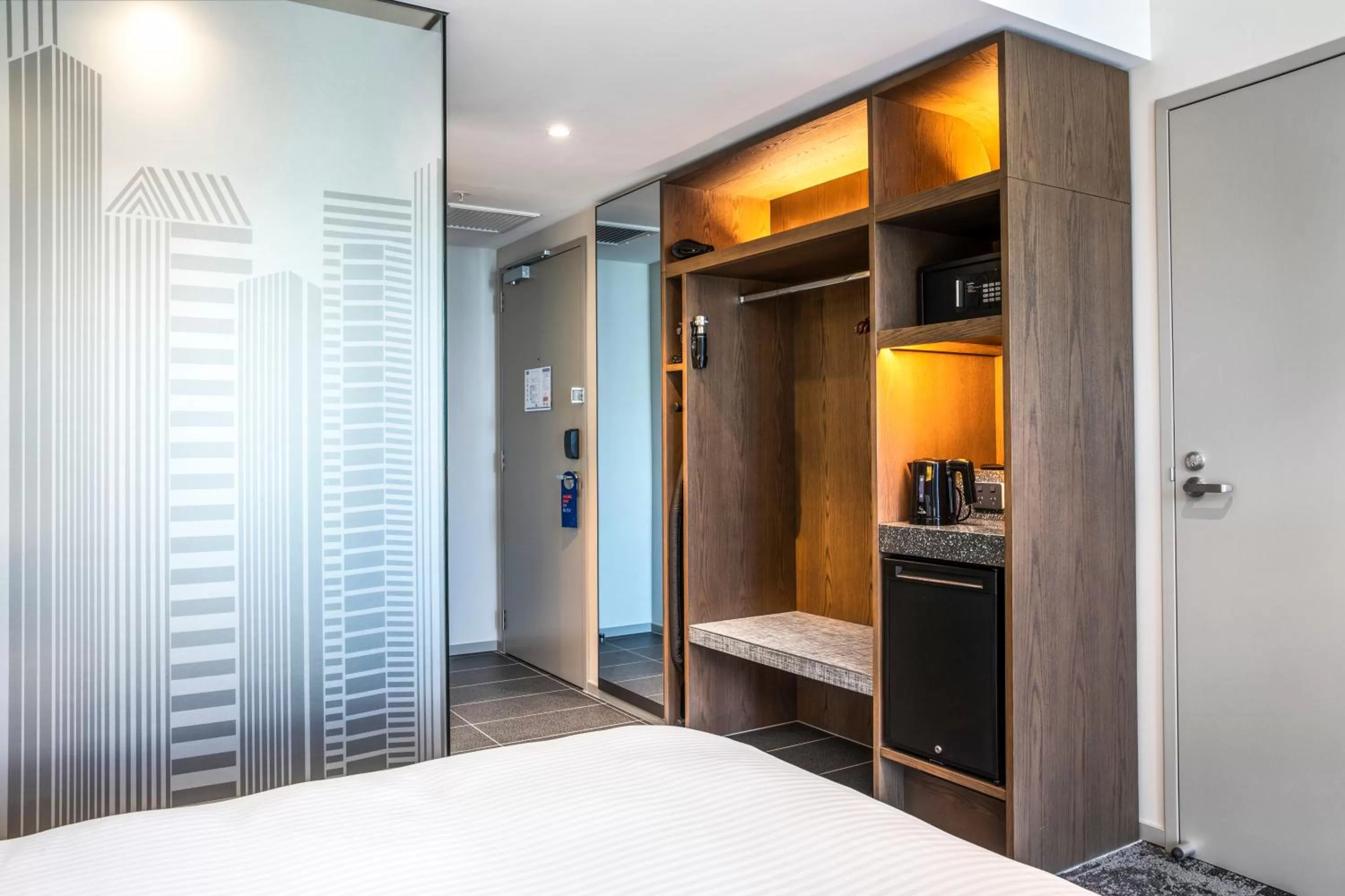 Bed in Holiday Inn Express Melbourne Little Collins by IHG