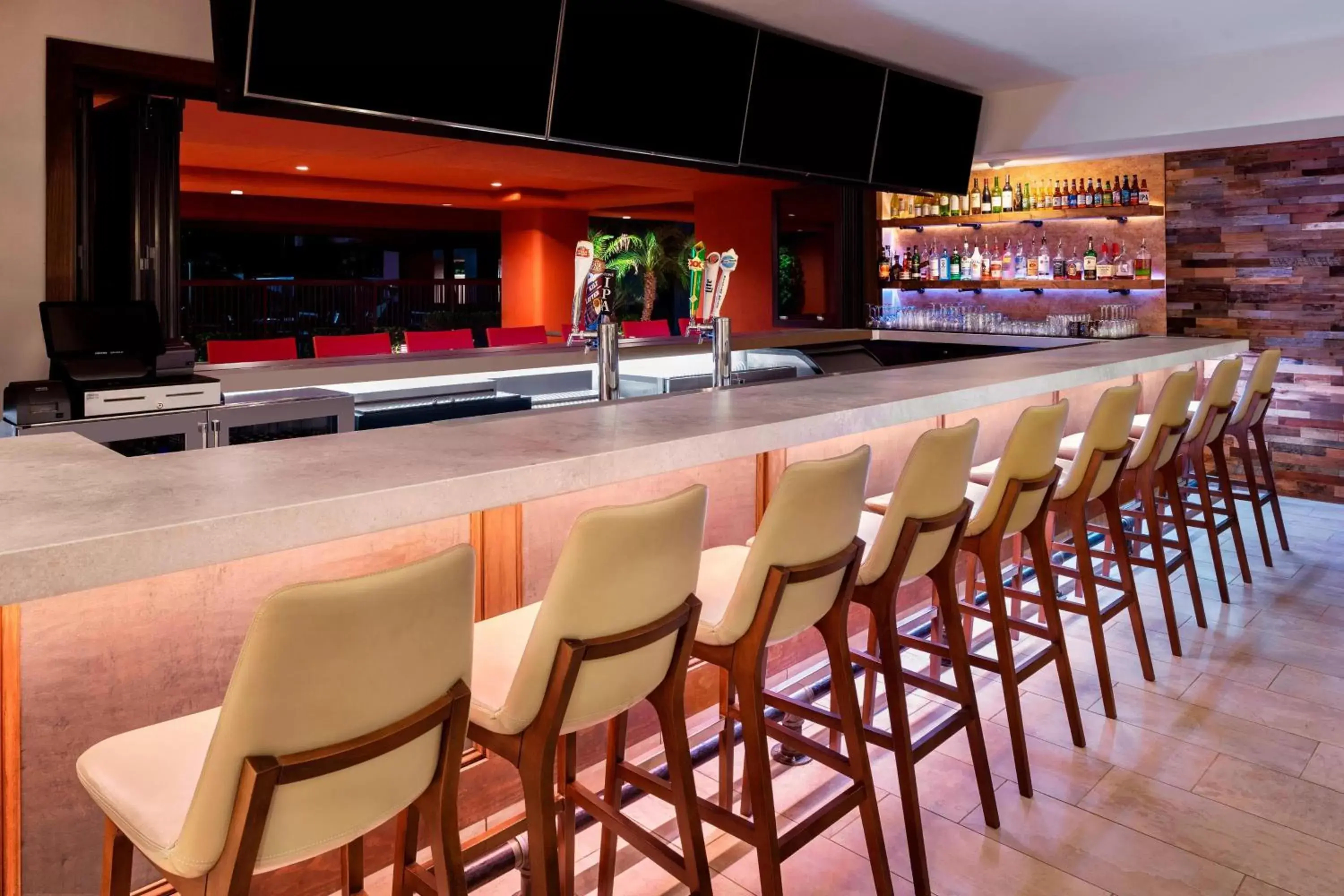 Restaurant/places to eat, Lounge/Bar in Courtyard Scottsdale North