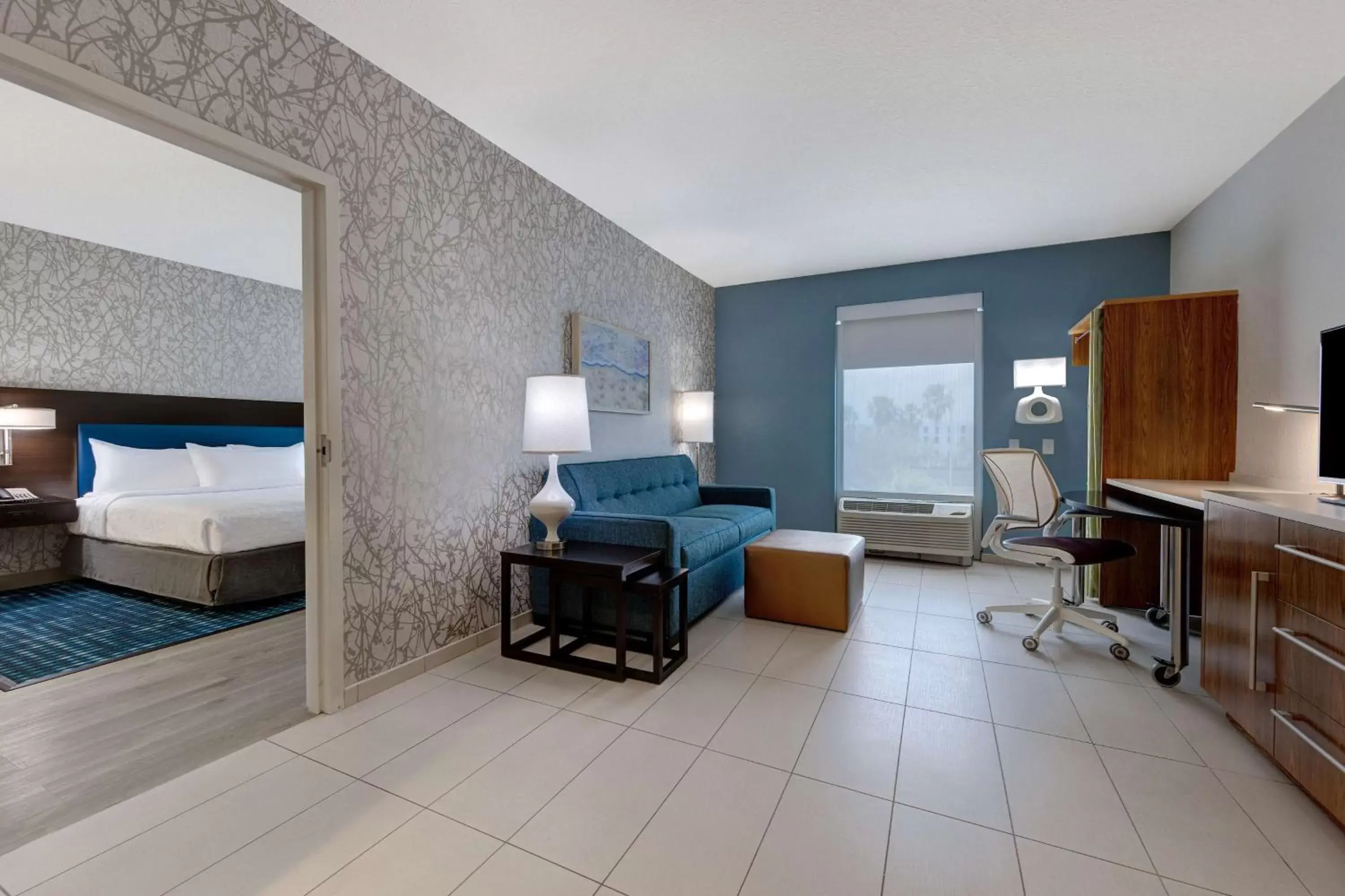 Bed, Seating Area in Home2 Suites by Hilton Orlando International Drive South