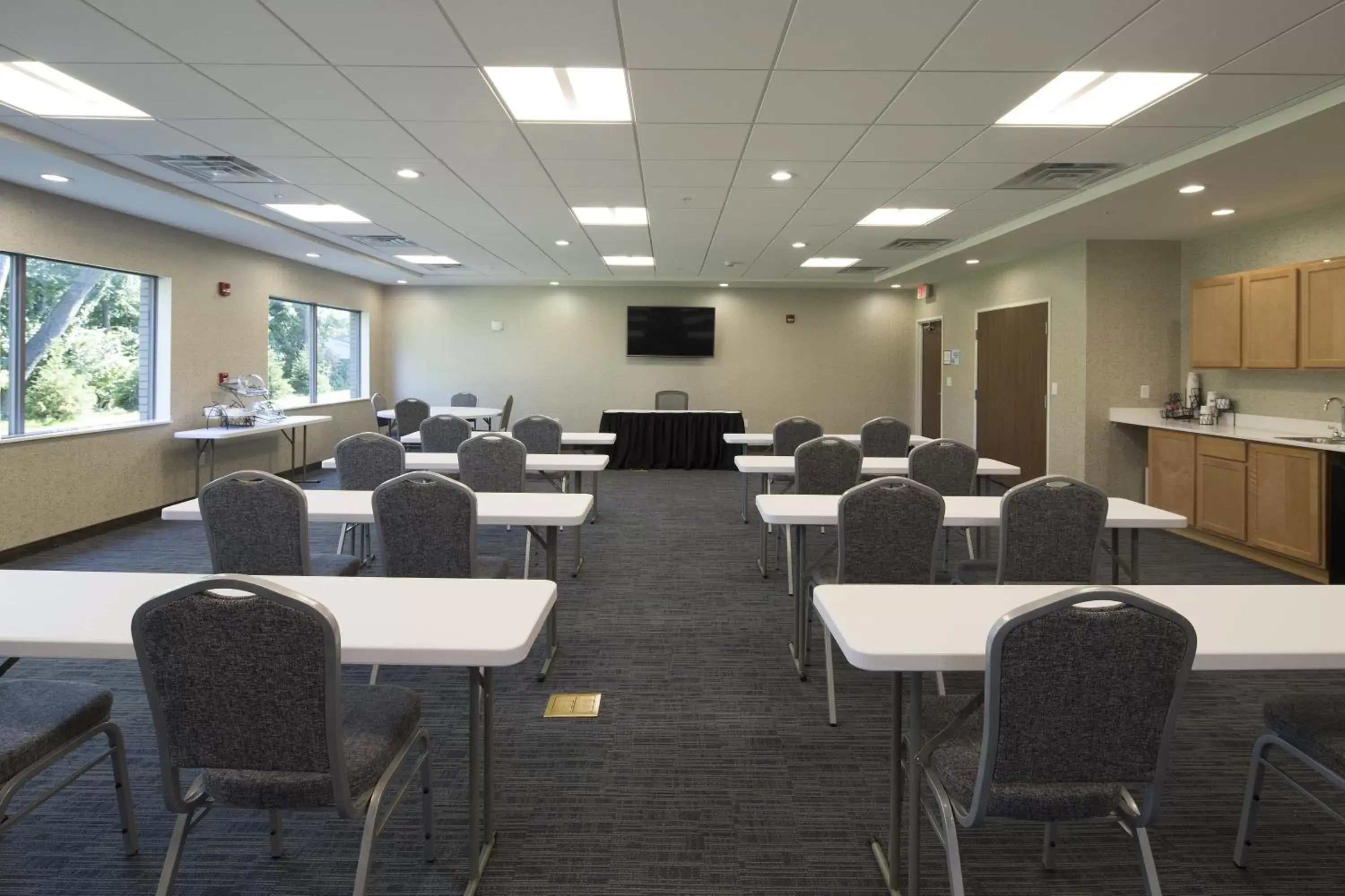 Meeting/conference room in Holiday Inn Express & Suites - Michigan City, an IHG Hotel