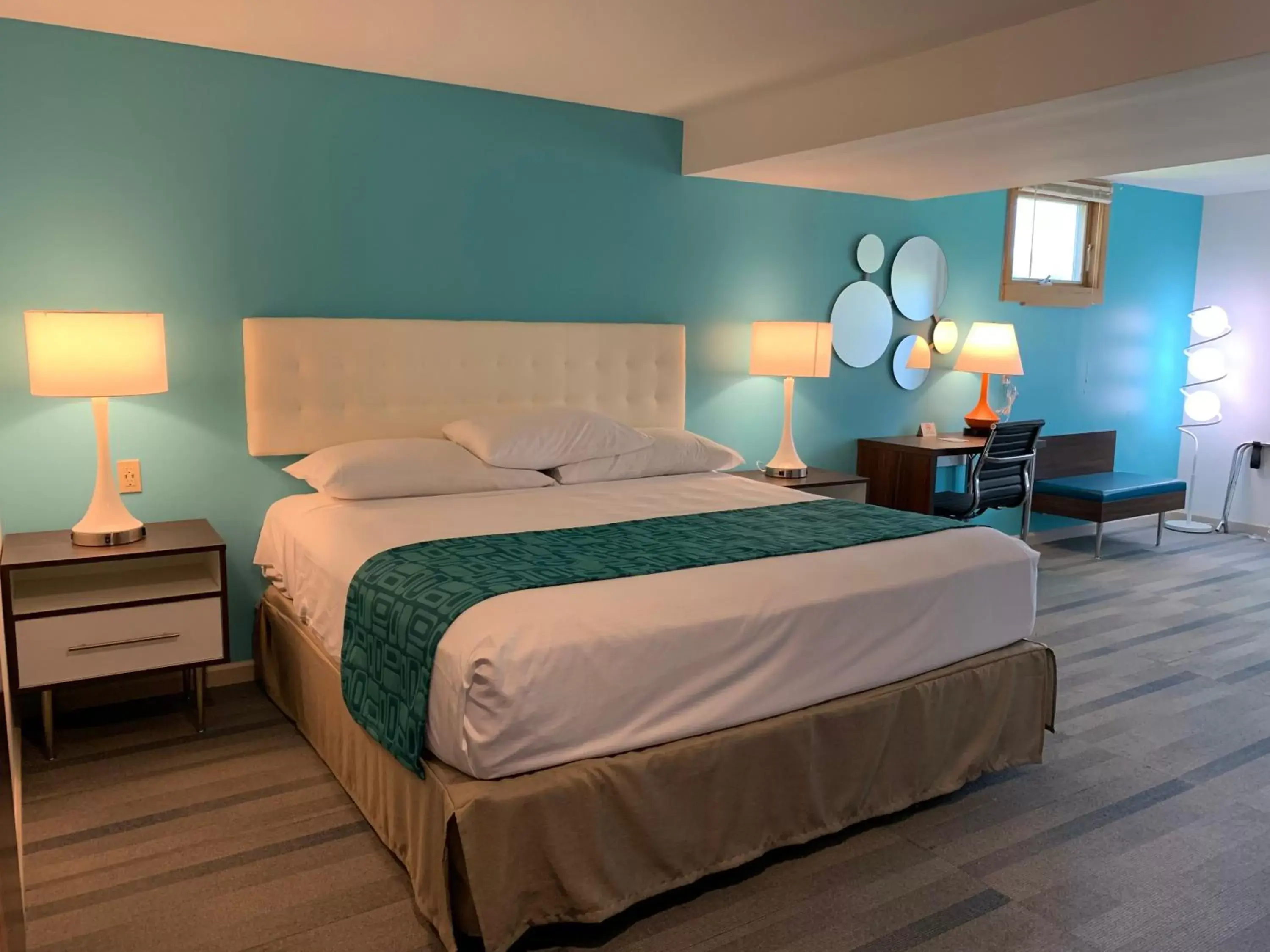 Bed in Howard Johnson by Wyndham Williamstown Bed in Howard Johnson by Wyndham Williamstown