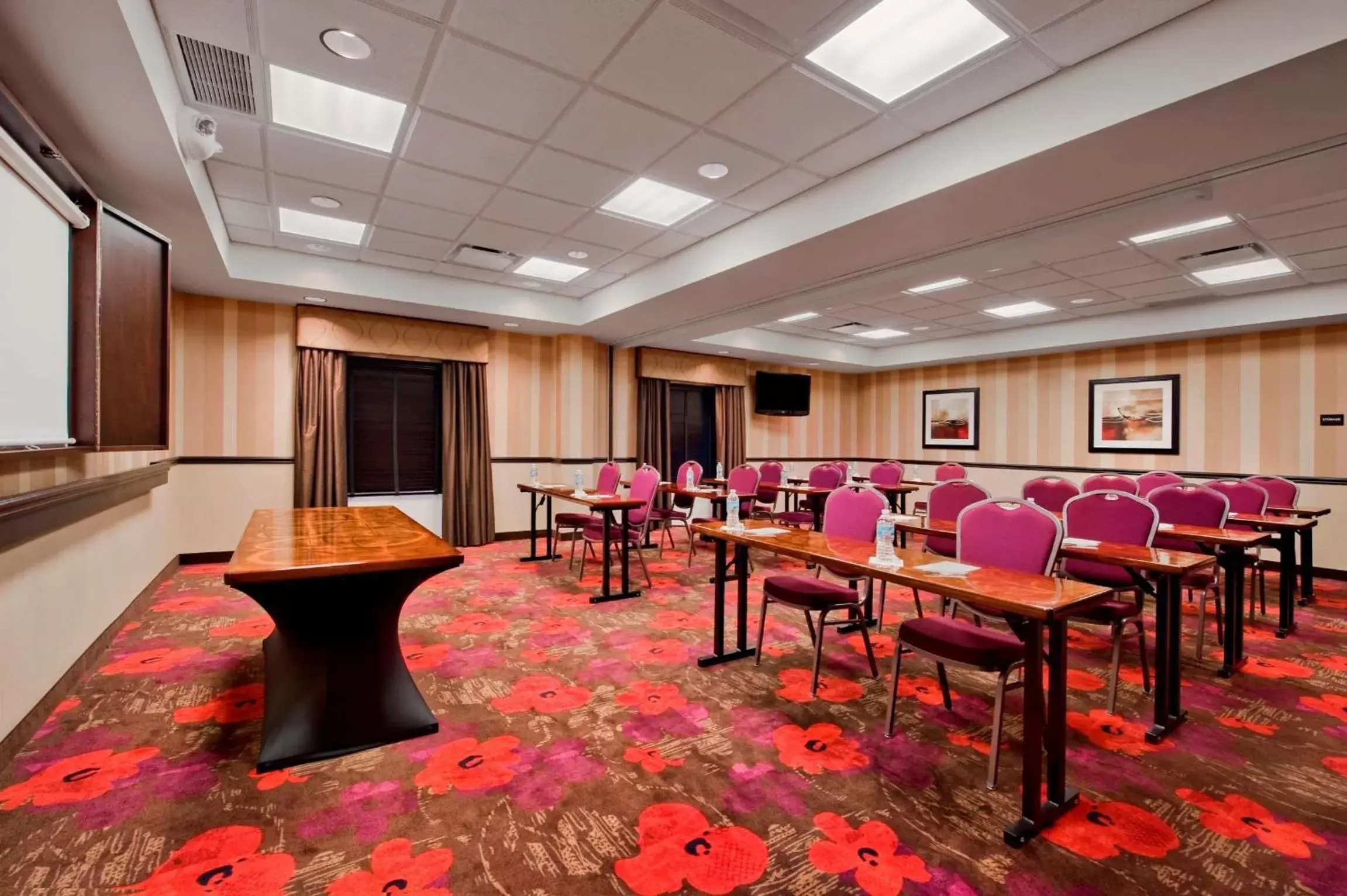 Meeting/conference room in Hampton Inn & Suites Detroit/Airport Romulus