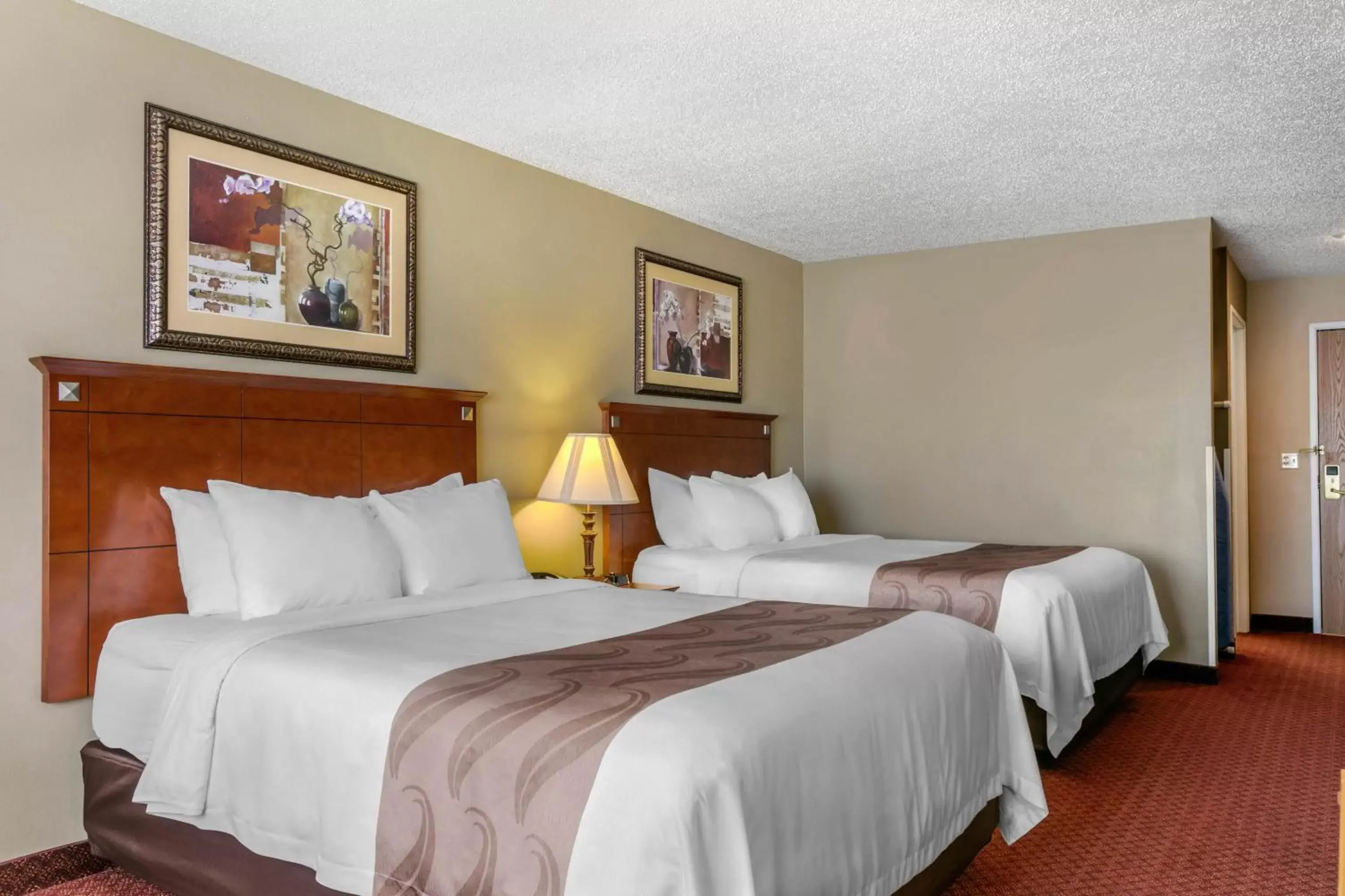 Bed in Quality Inn near Monument Health Rapid City Hospital