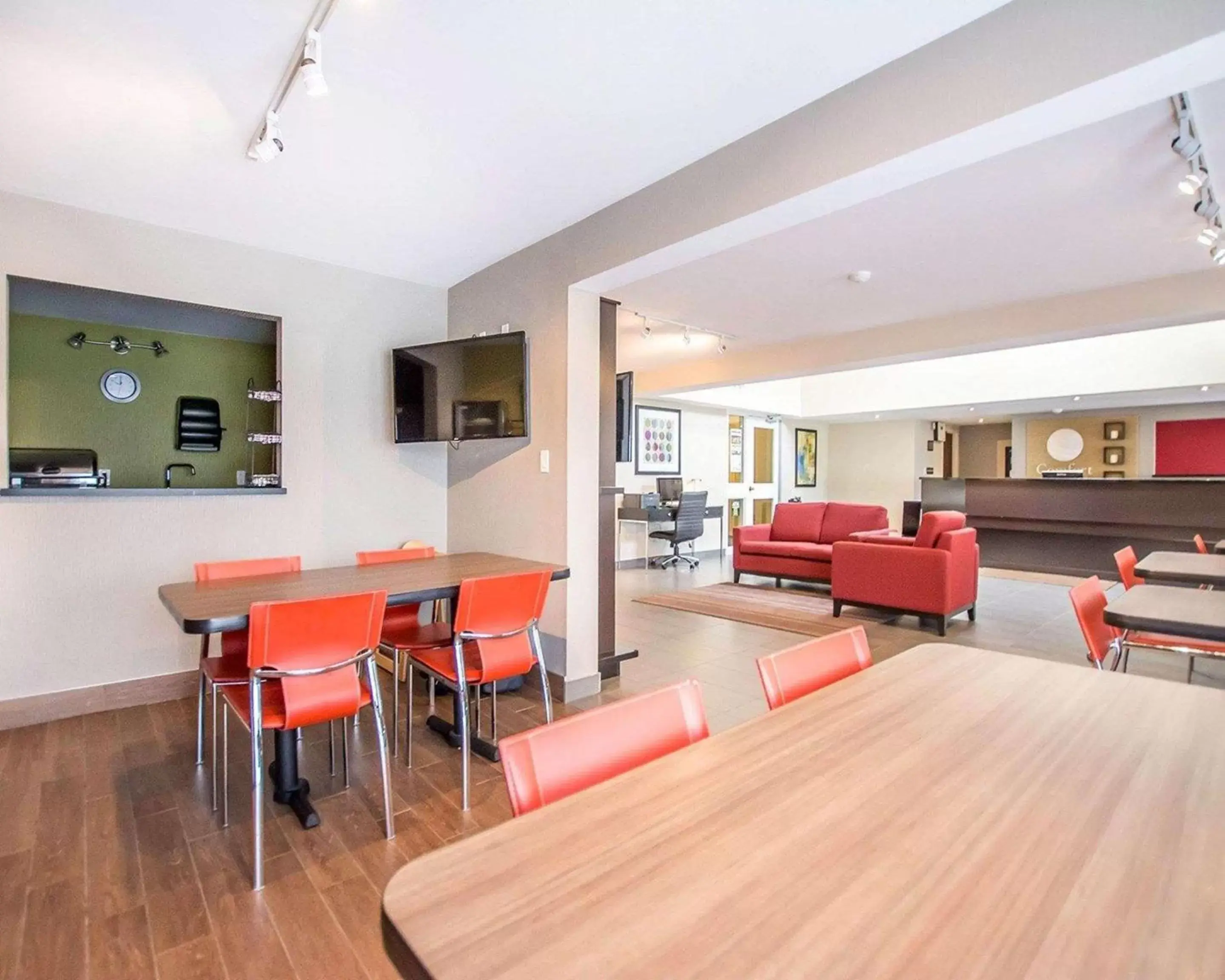 Restaurant/places to eat, Lounge/Bar in Comfort Inn Kirkland Lake