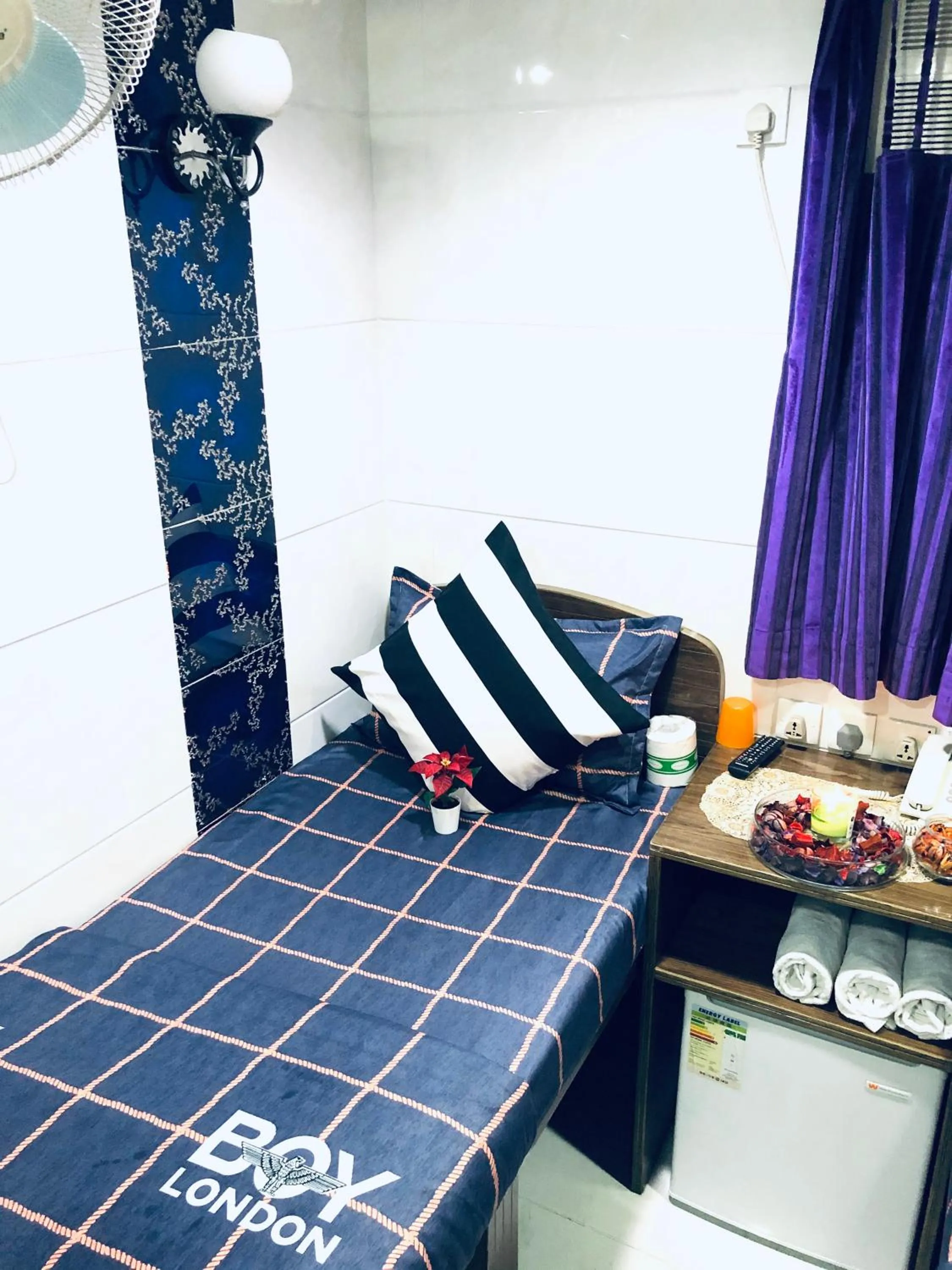 cot in Premium Lounge