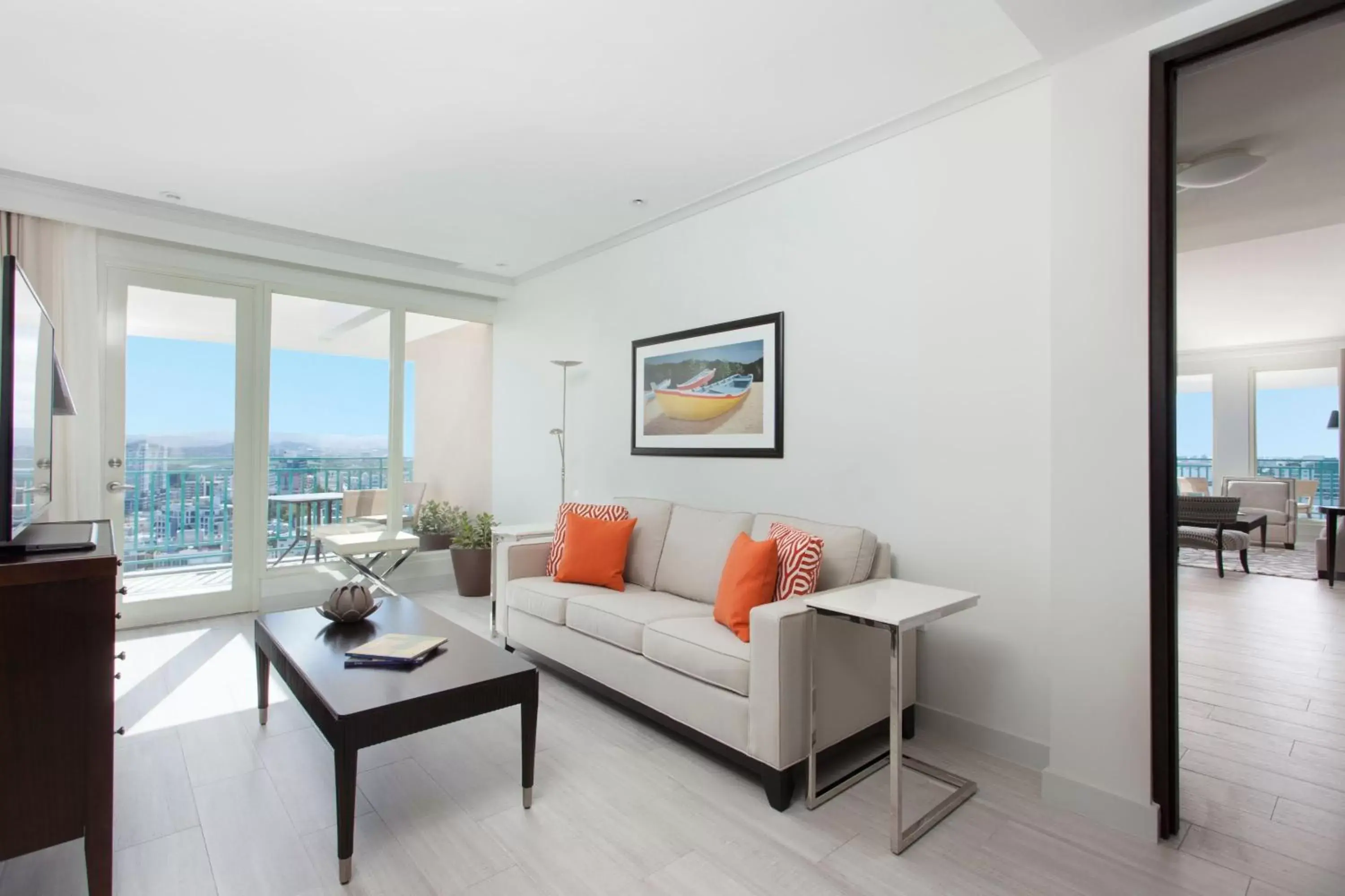 Bedroom, Seating Area in San Juan Marriott Resort and Stellaris Casino