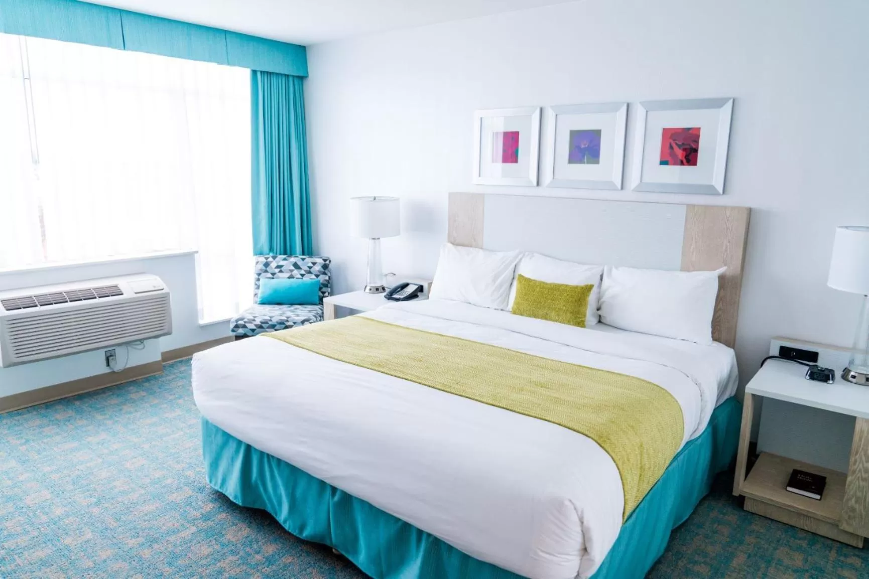 Bedroom, Bed in Coast Hotel & Convention Centre