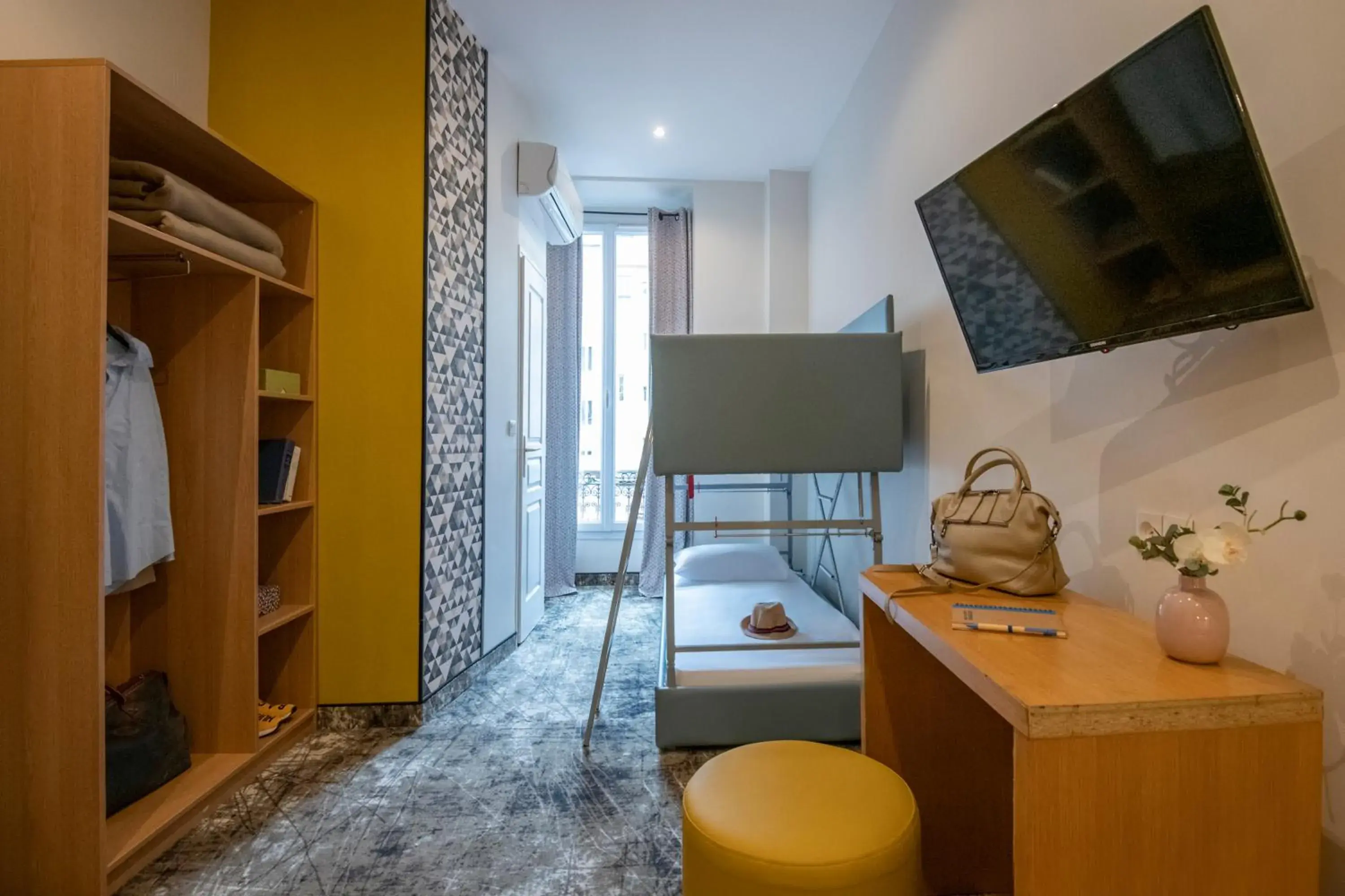Bedroom, TV/Entertainment Center in Hotel D'Ostende
