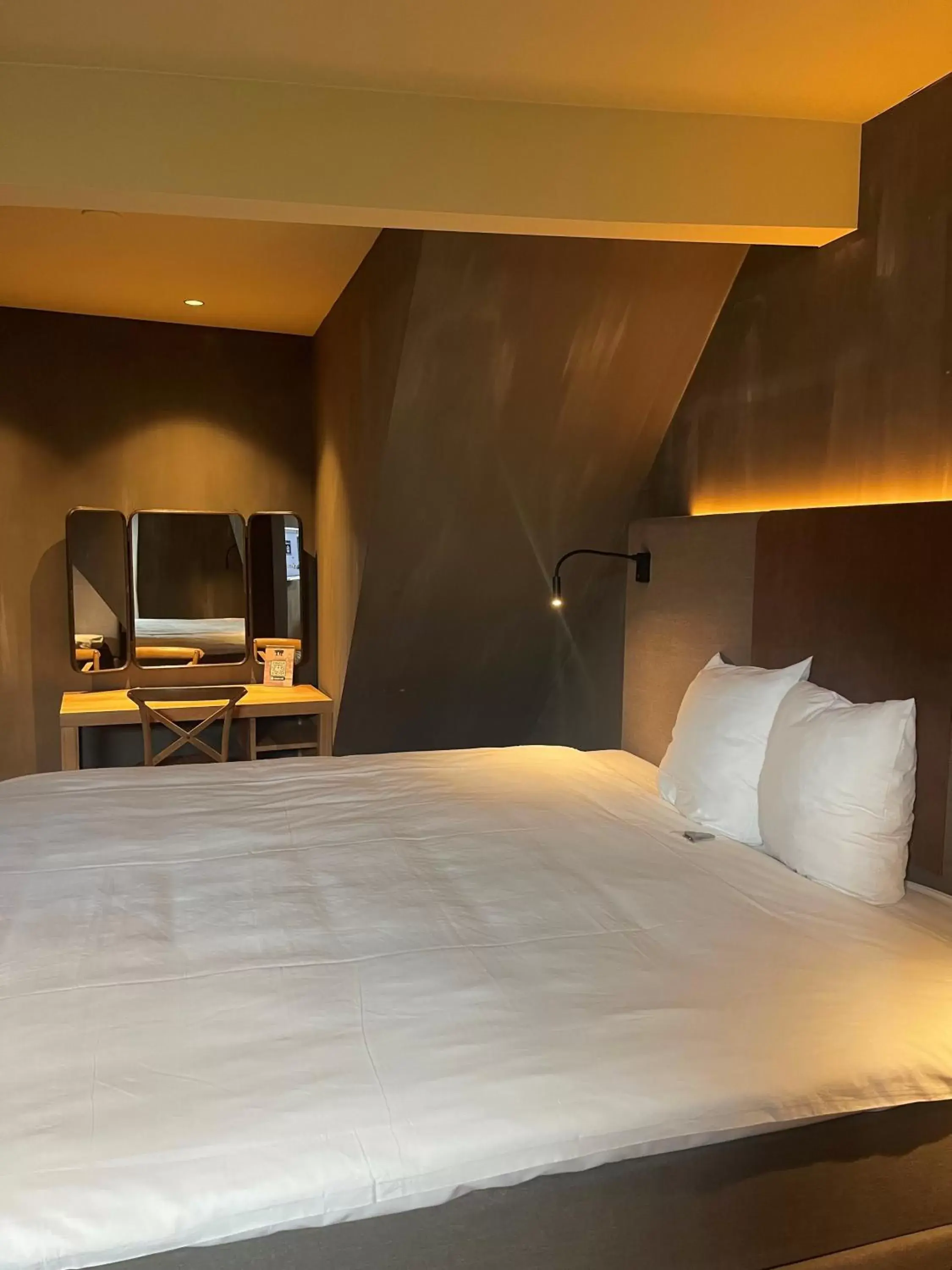 Photo of the whole room, Bed in City Center Lodge Utrecht