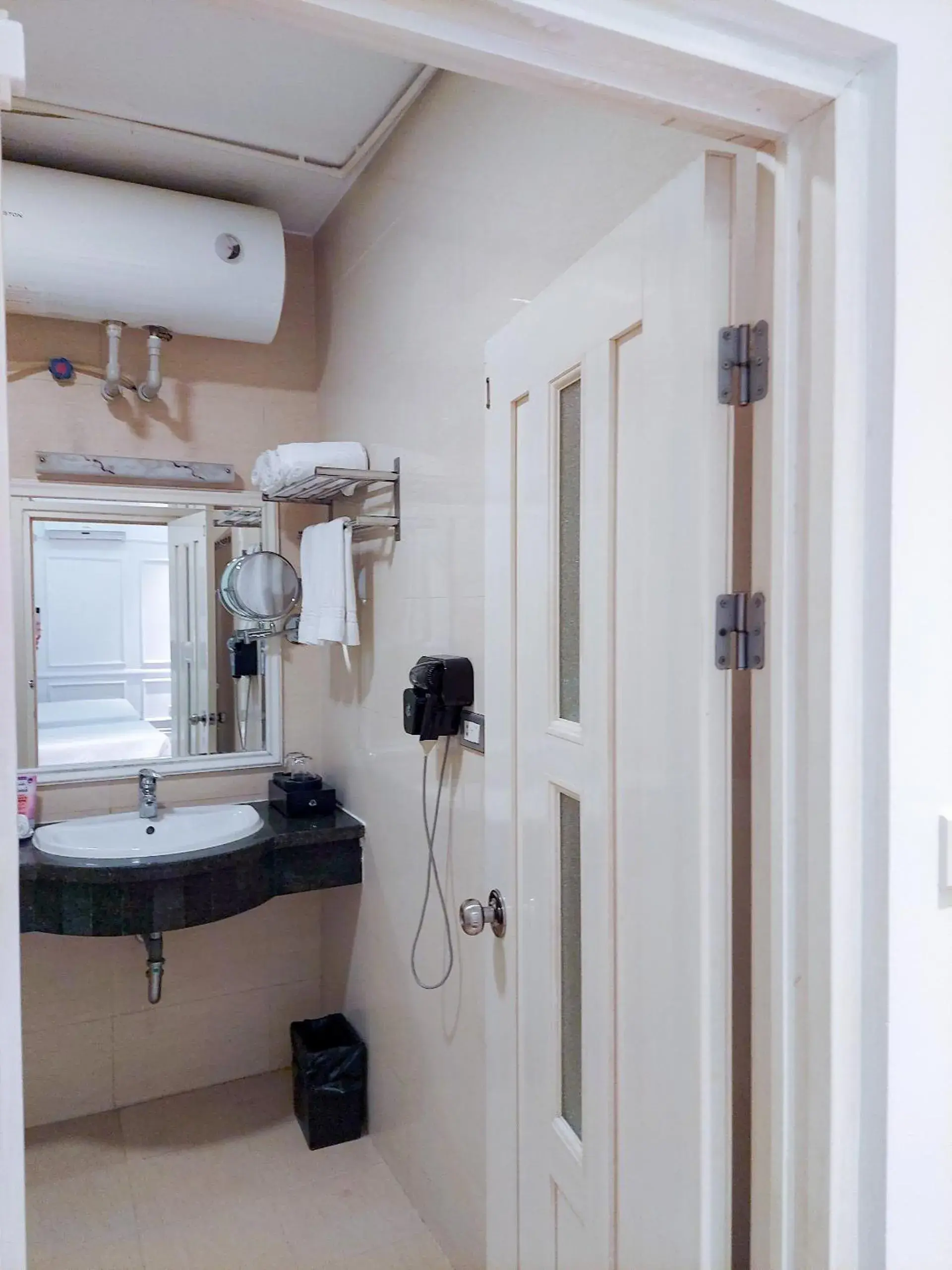 Shower, Bathroom in A25 Hotel - Dịch Vọng Hậu