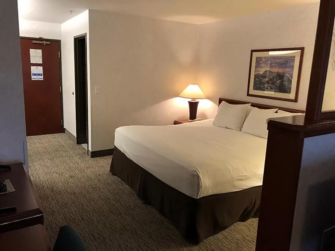 Bedroom, Bed in Shilo Inn Suites Klamath Falls