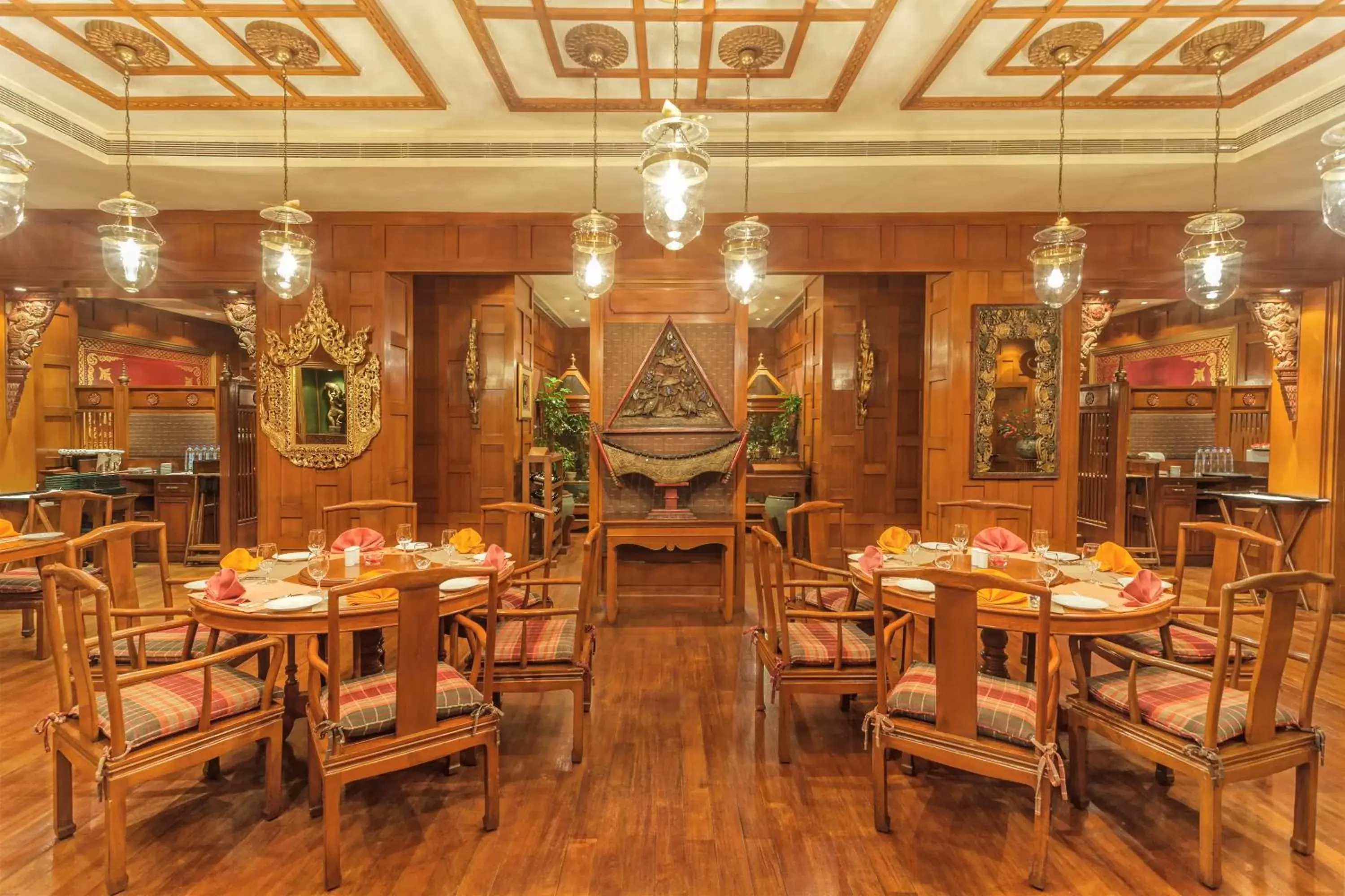Restaurant/places to eat in The Oberoi Grand Kolkata Restaurant/places to eat in The Oberoi Grand Kolkata