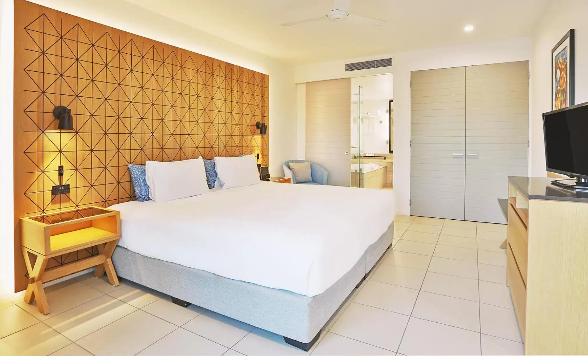 Bedroom, Bed in Radisson Blu Resort Fiji