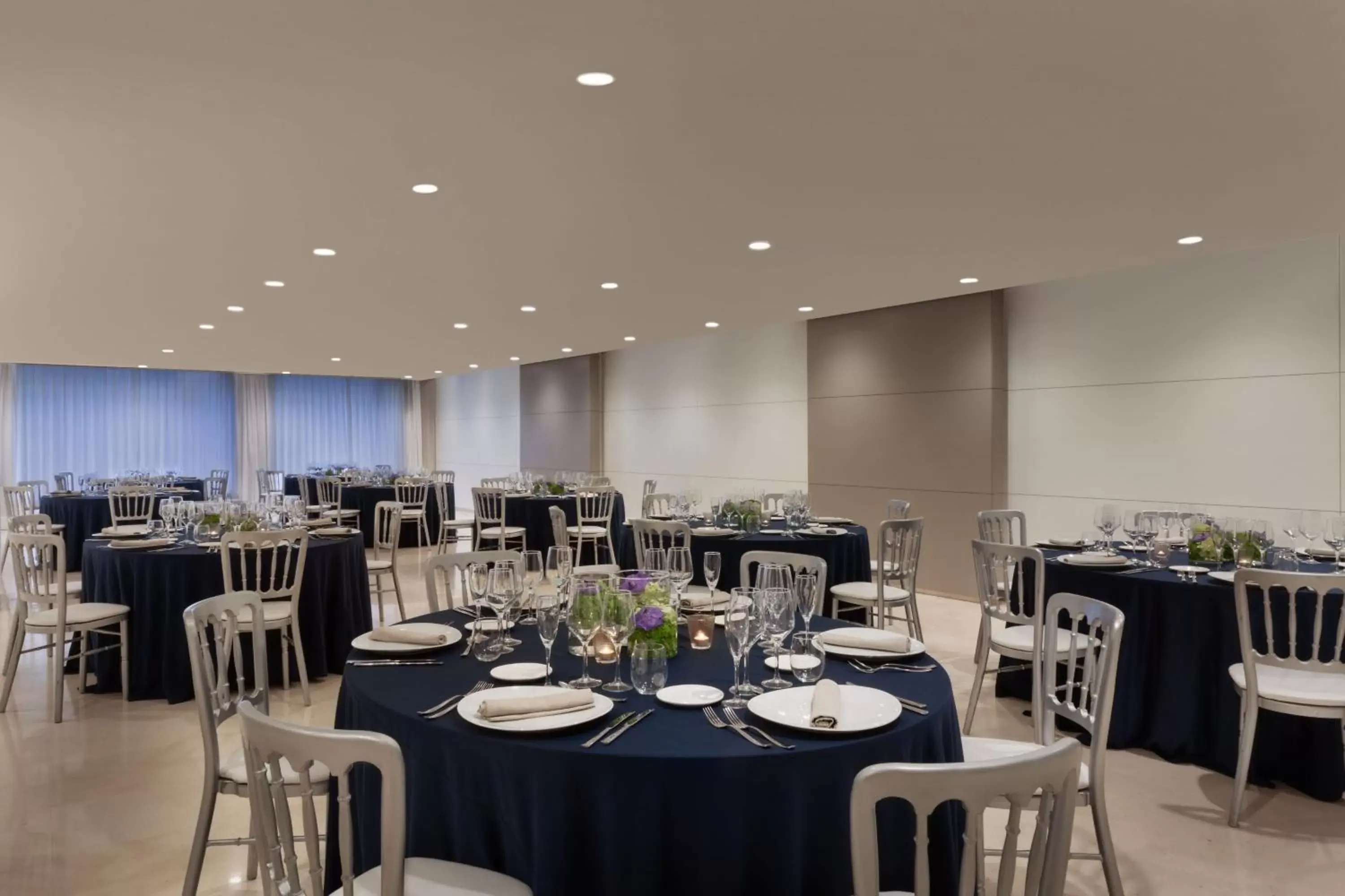 Meeting/conference room, Restaurant/Places to Eat in Renaissance Barcelona Hotel