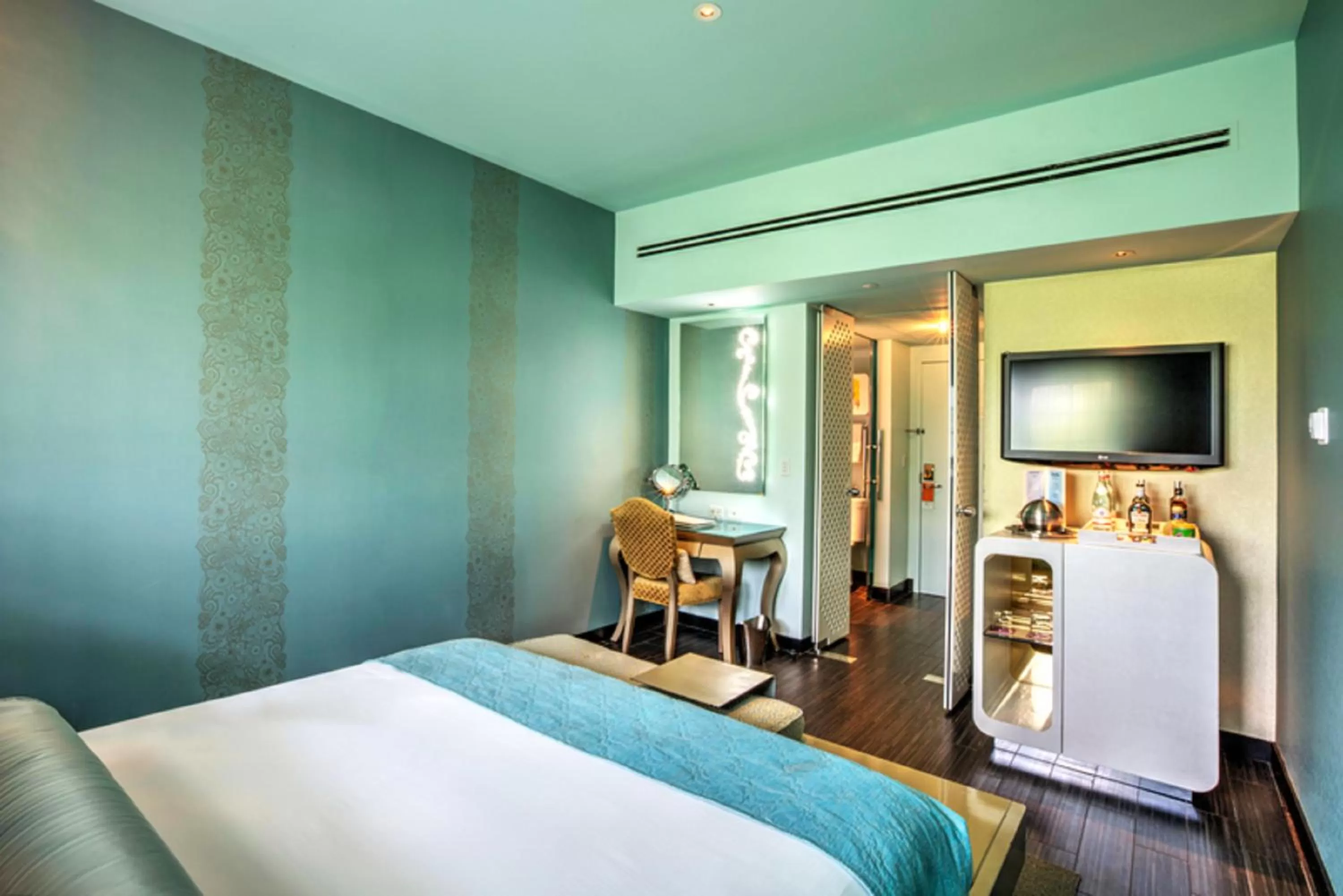 Bed in Dream South Beach, by Hyatt