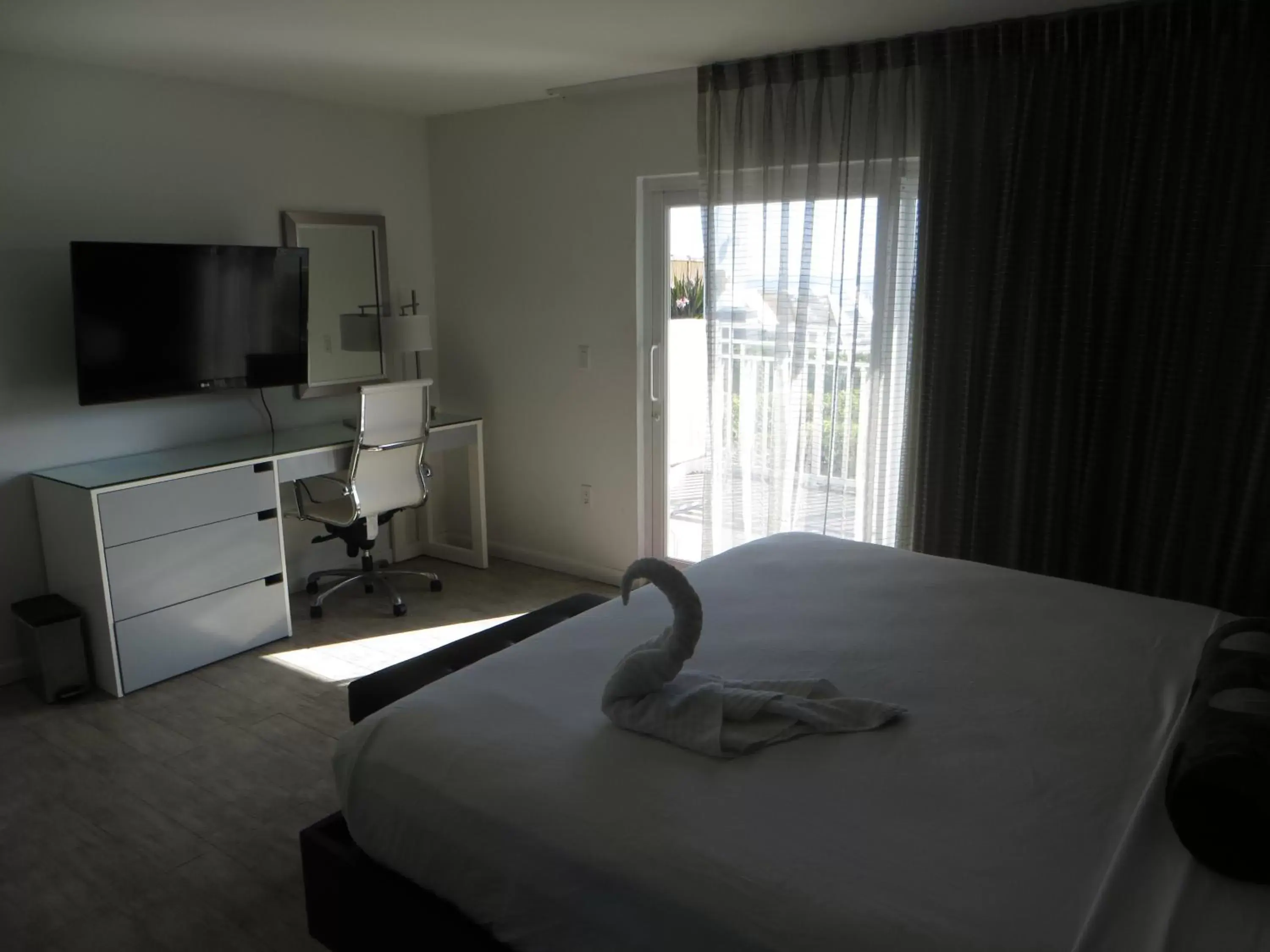 Photo of the whole room, Bed in Lotus Boutique Inn and Suites