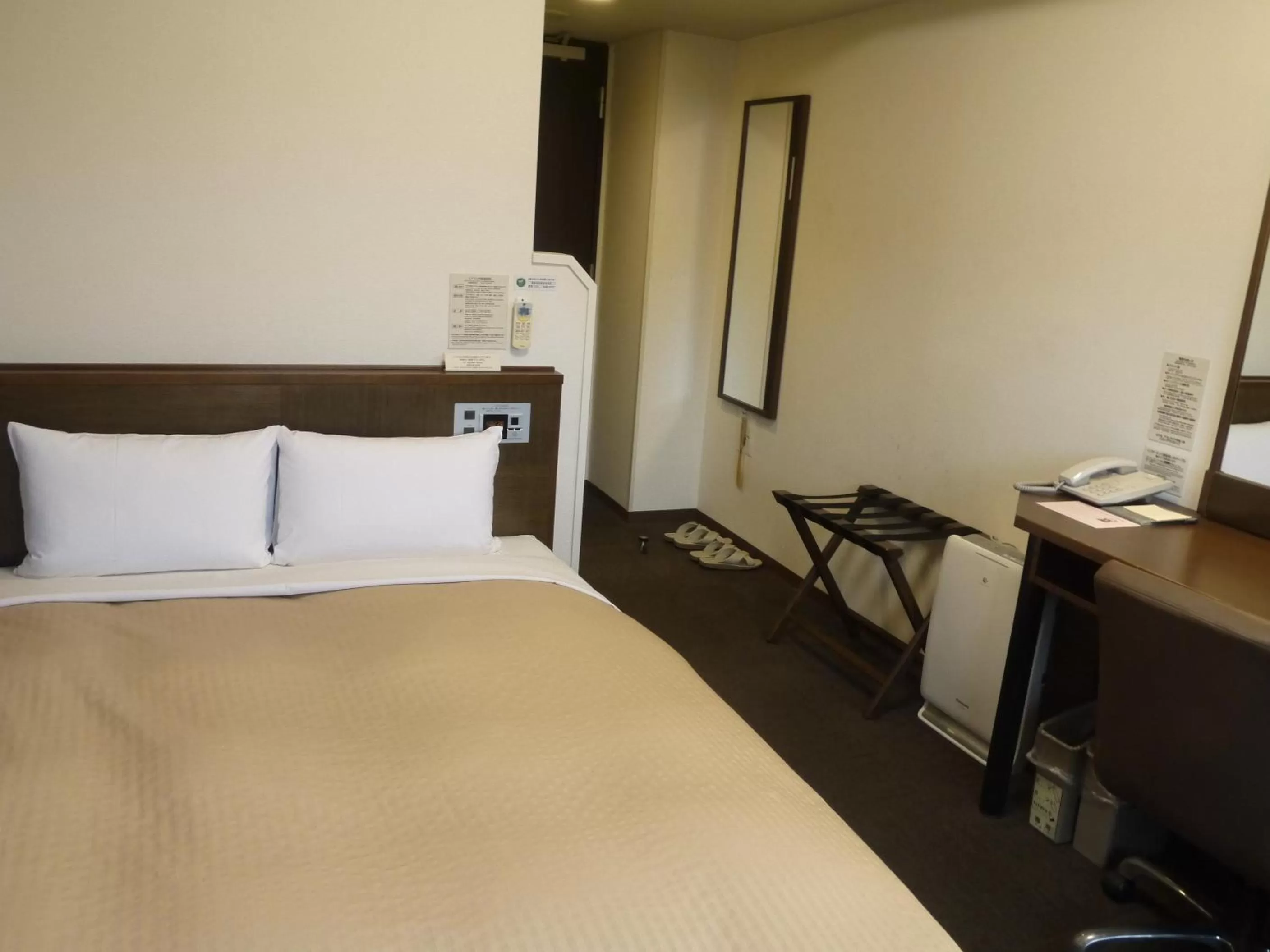 Bed in Route Inn Grantia Wakuranoyado Igauenojomae