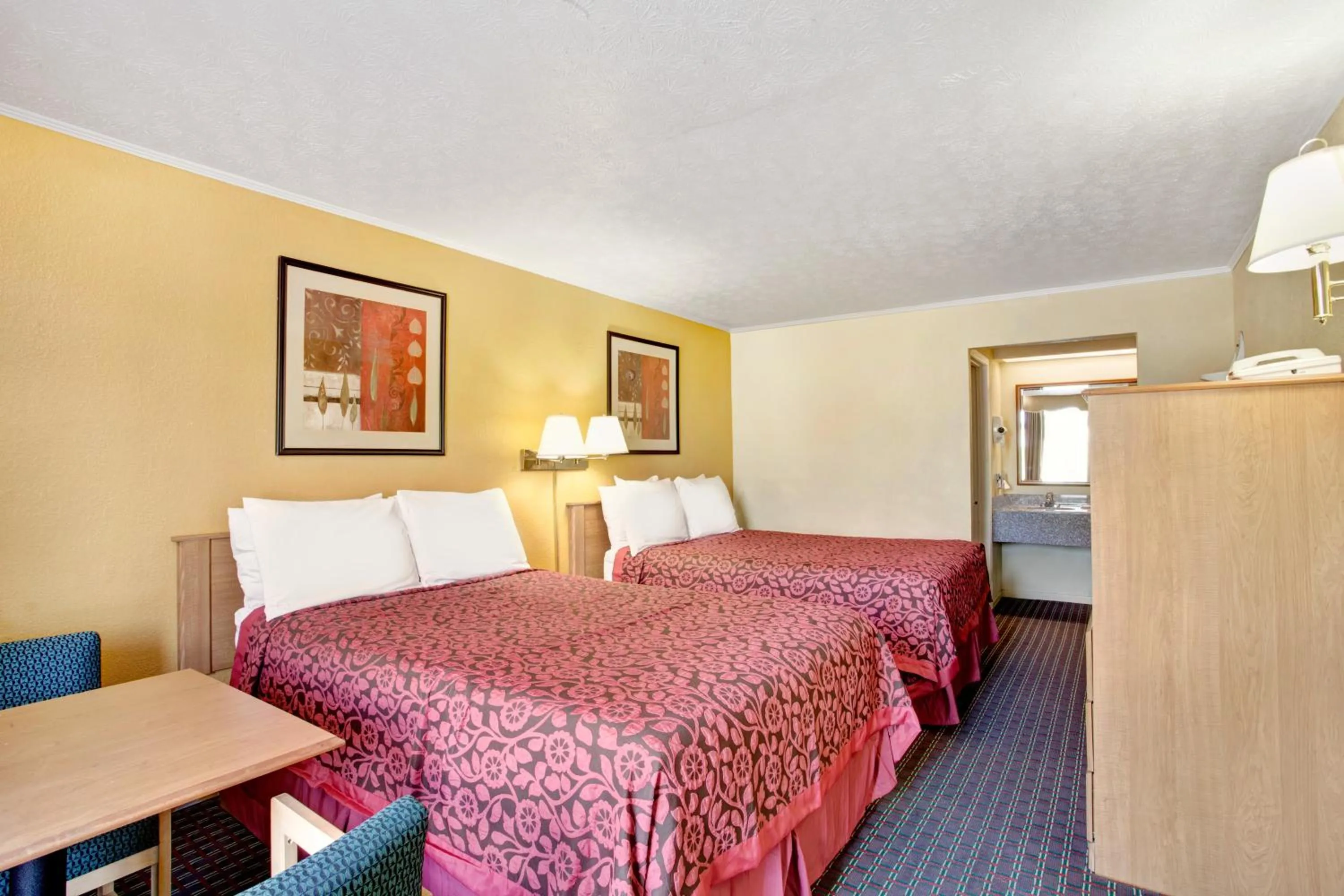 Double Room with Two Double Beds - Smoking in Days Inn by Wyndham Knoxville West