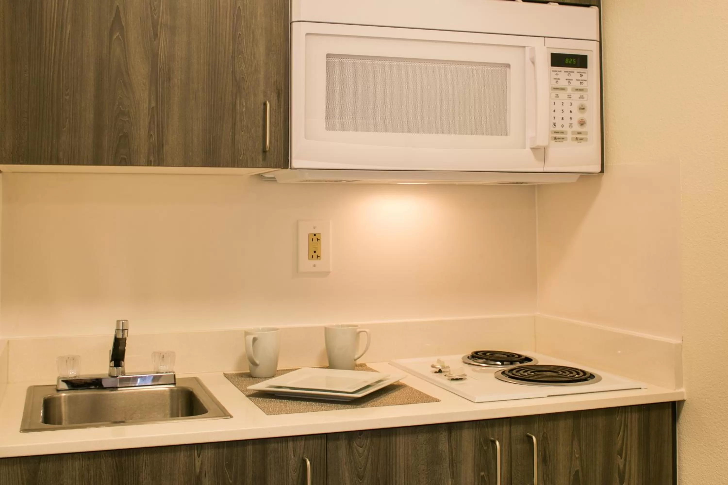 Kitchen or kitchenette, Kitchen/Kitchenette in Siegel Select Albuquerque 2