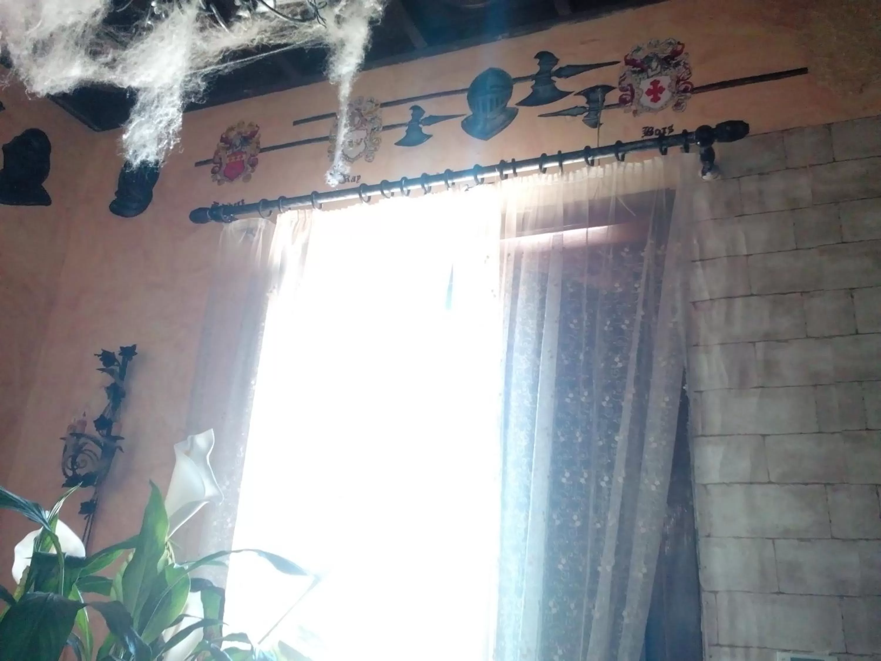 Communal lounge/ TV room in B&B Camelot