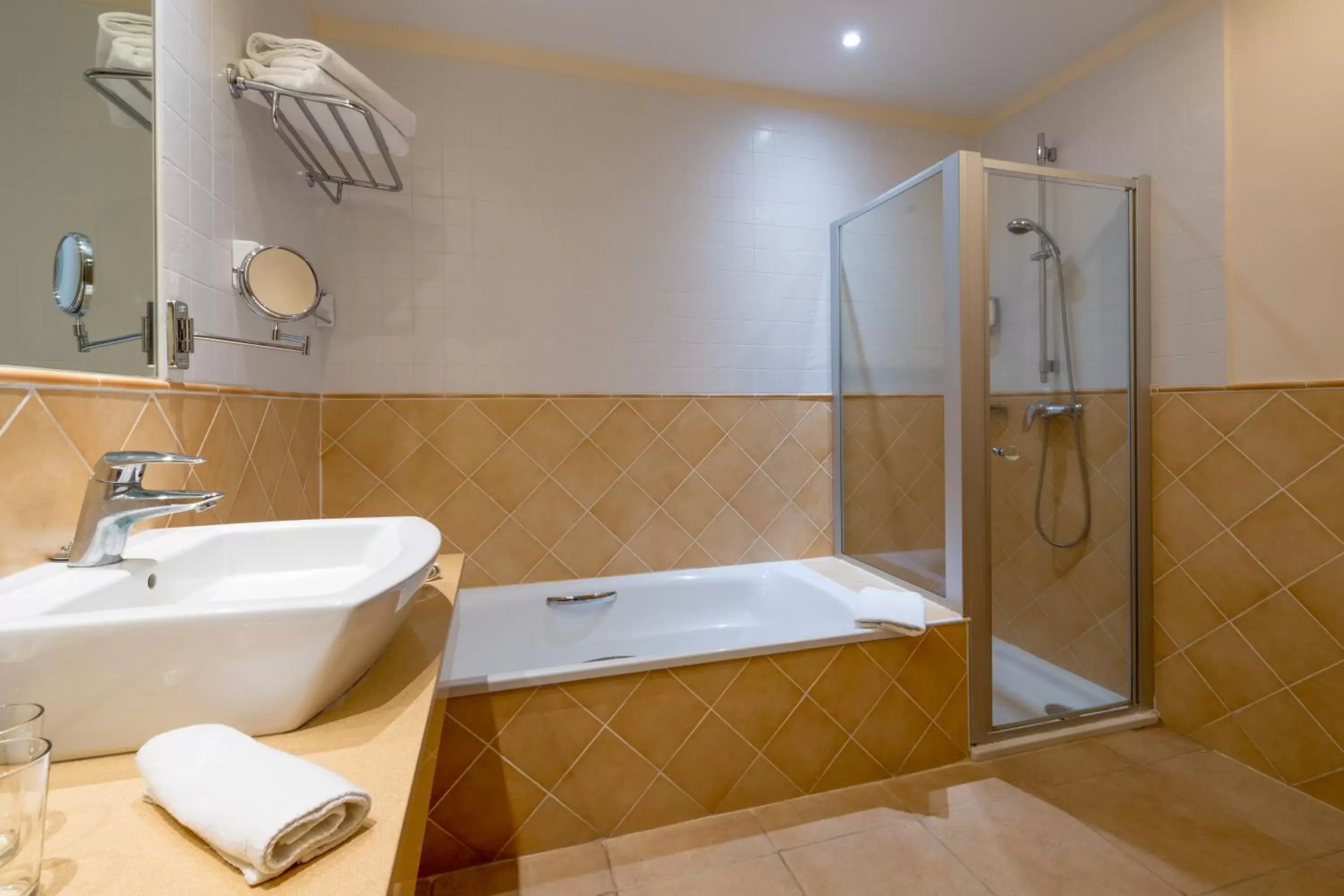 Shower, Bathroom in Luz Del Mar