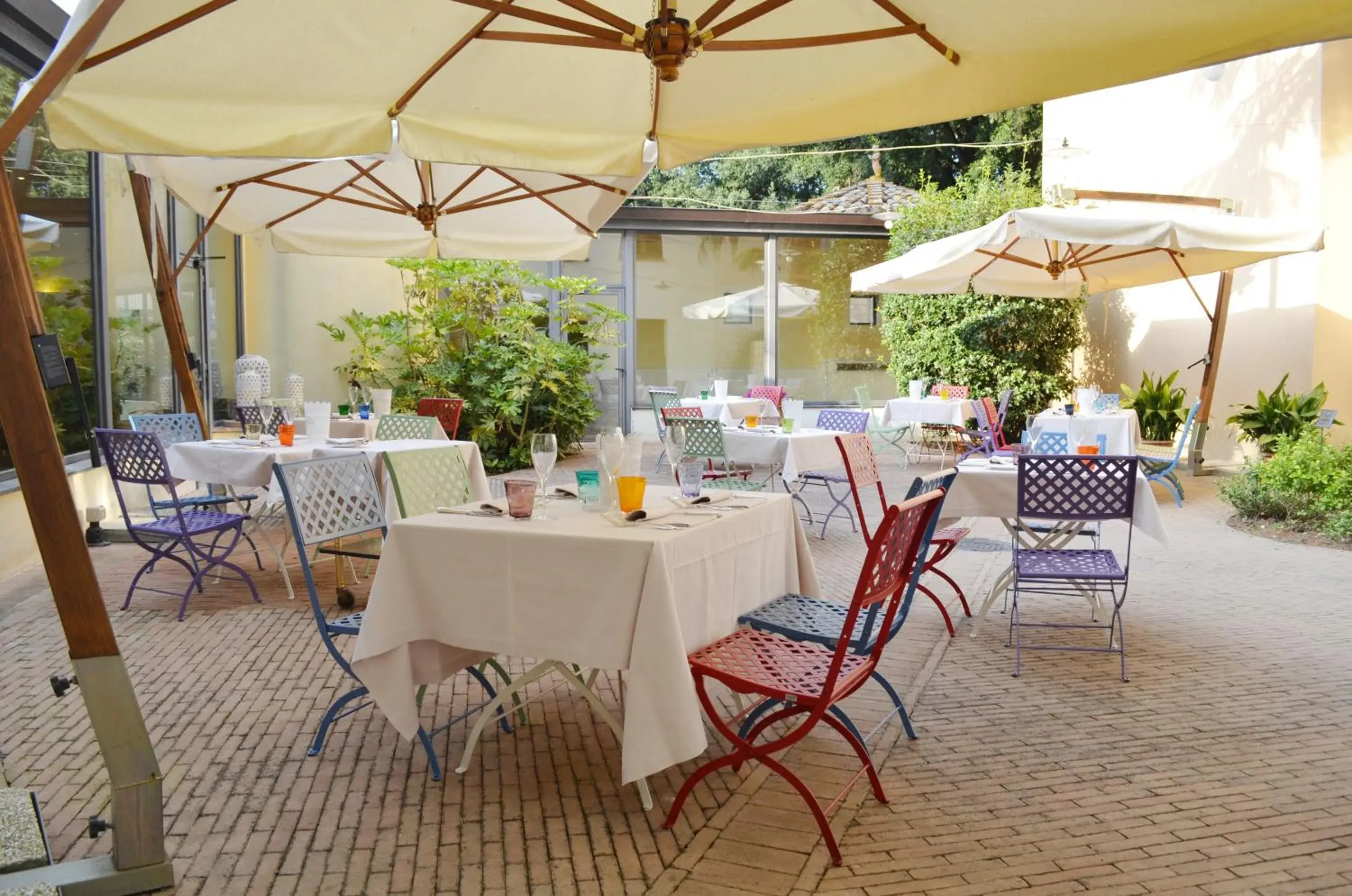 Restaurant/Places to Eat in Posta Donini-Historic Hotel