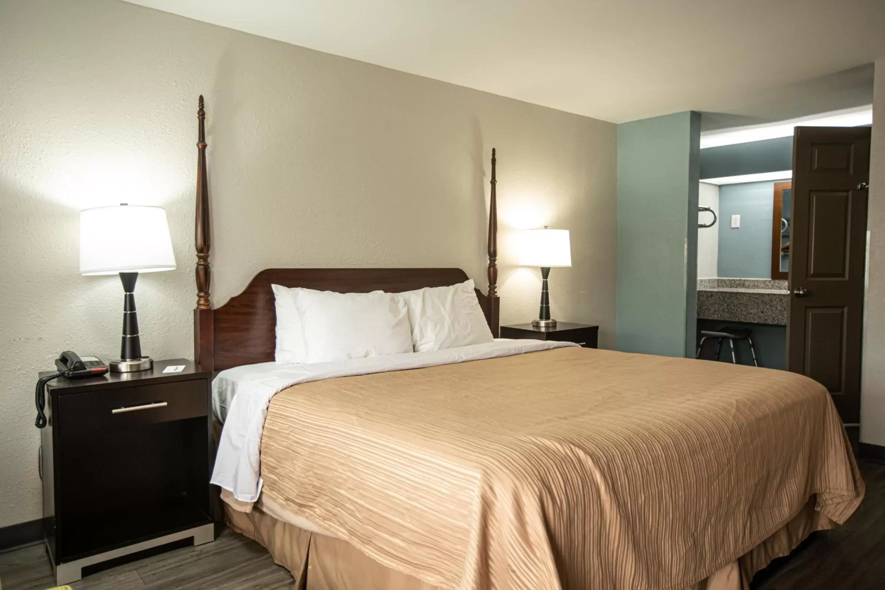 Photo of the whole room, Bed in Knights Inn Mount Airy Photo of the whole room, Bed in Knights Inn Mount Airy