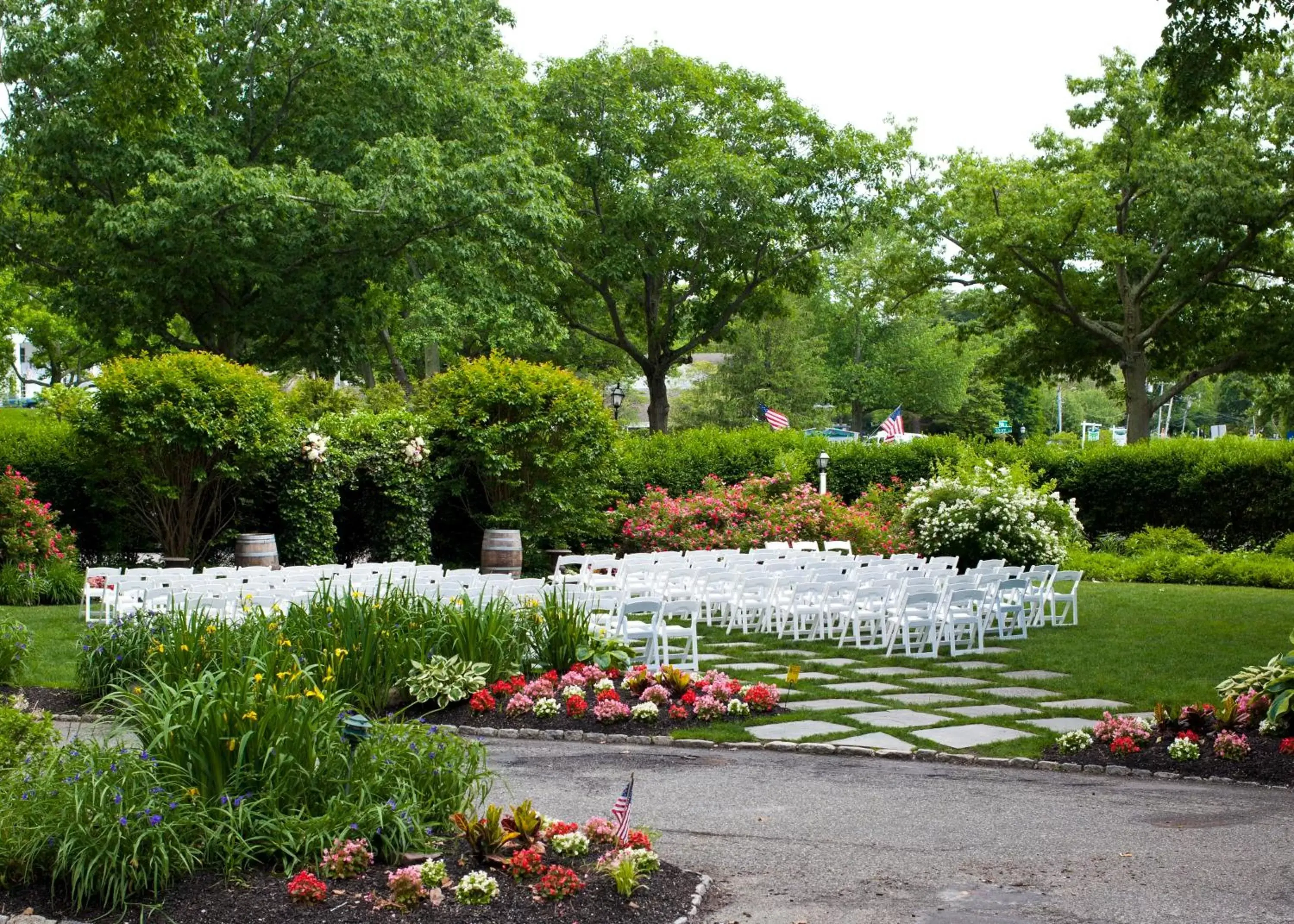 Garden in Three Village Inn