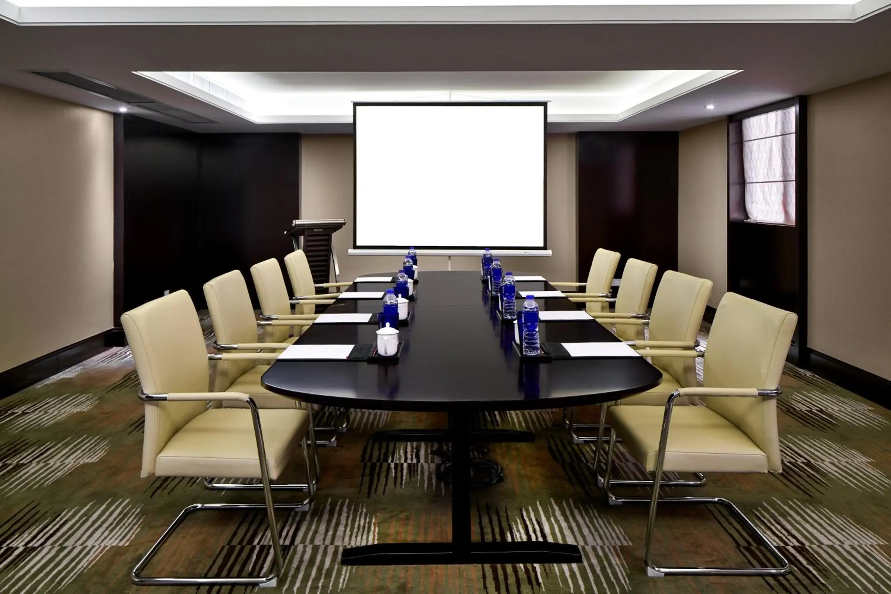 Meeting/conference room in Crowne Plaza Zhengzhou, an IHG Hotel