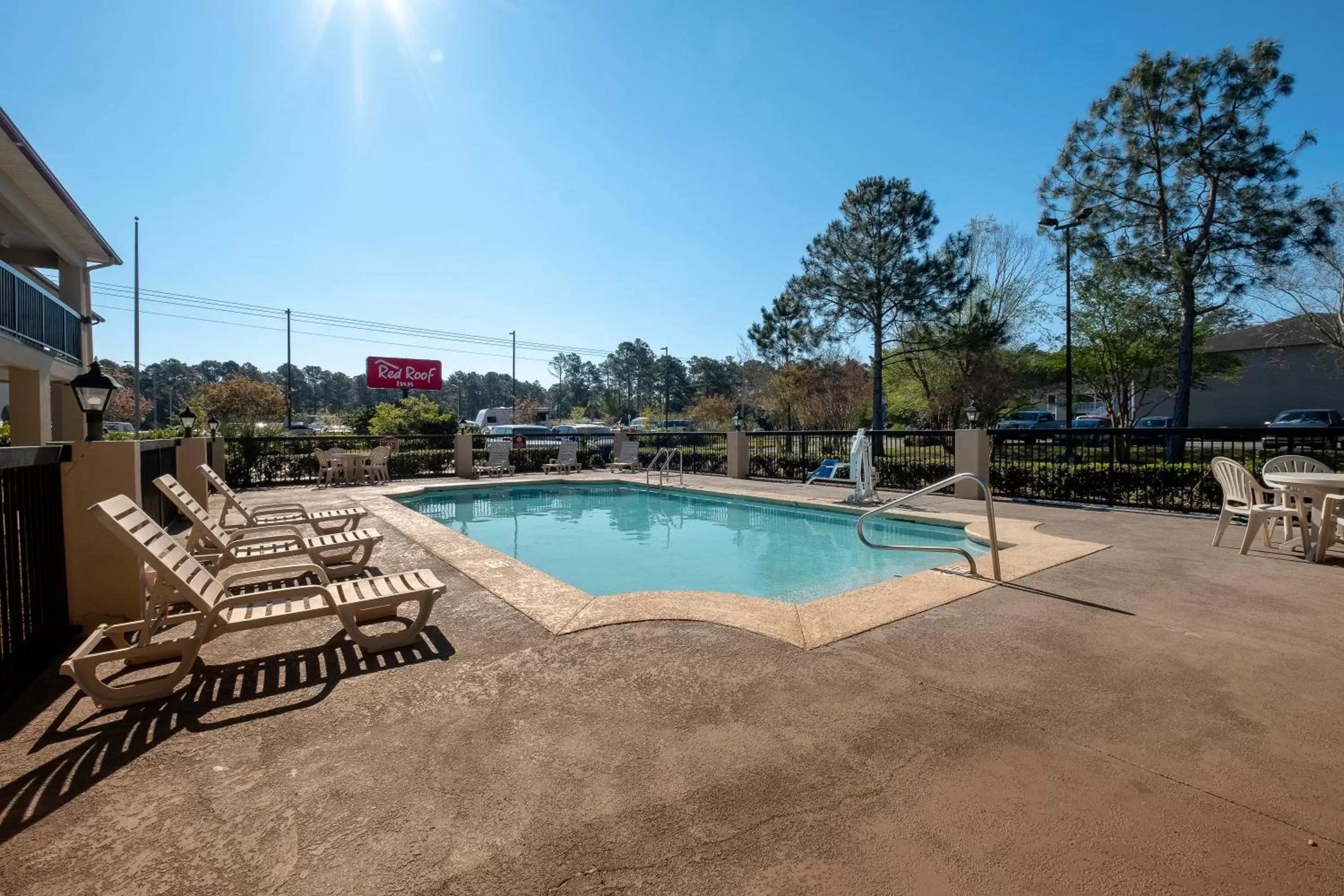 Swimming Pool in Red Roof Inn Gulf Shores