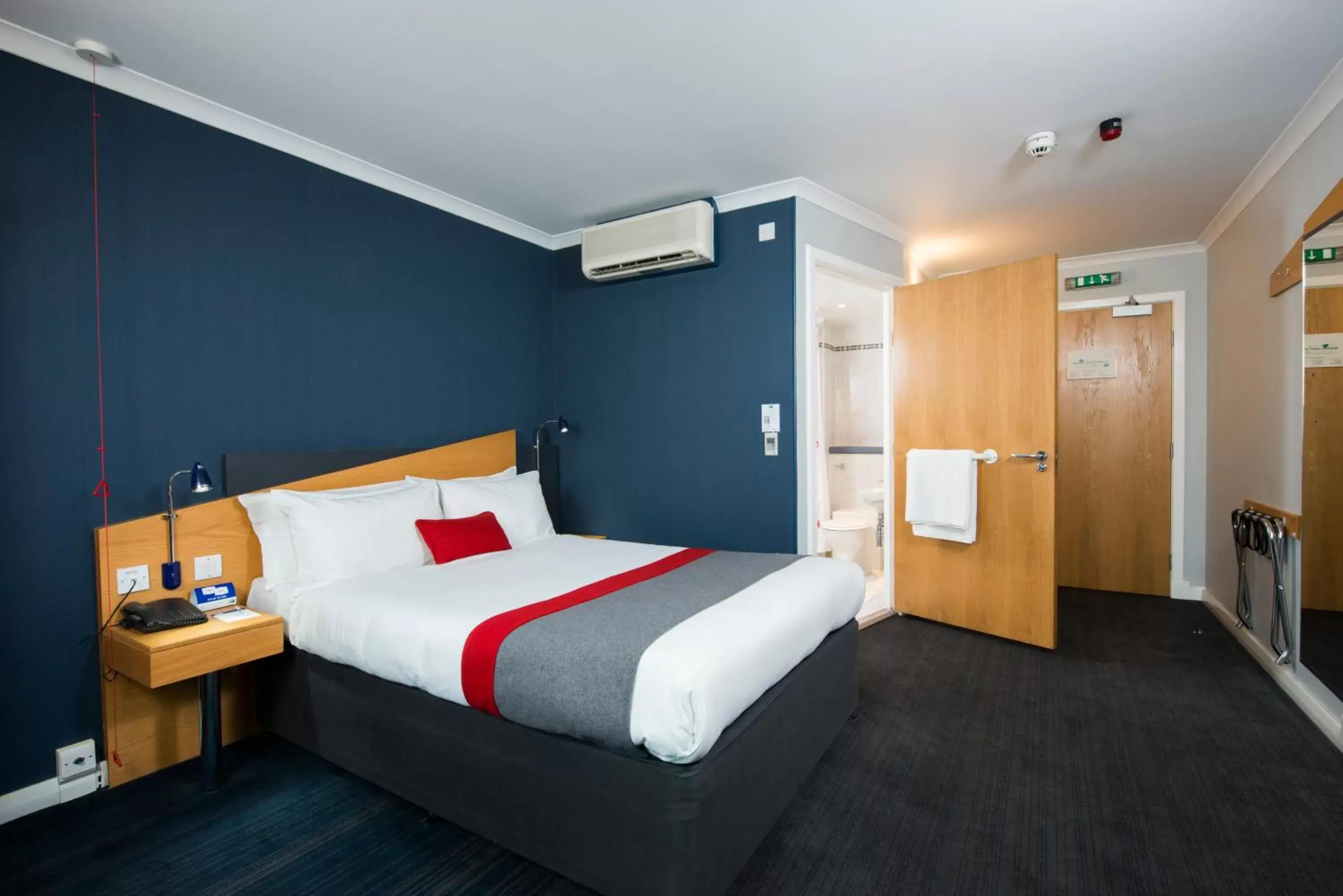 Photo of the whole room, Bed in Holiday Inn Express Derby Pride Park, an IHG Hotel