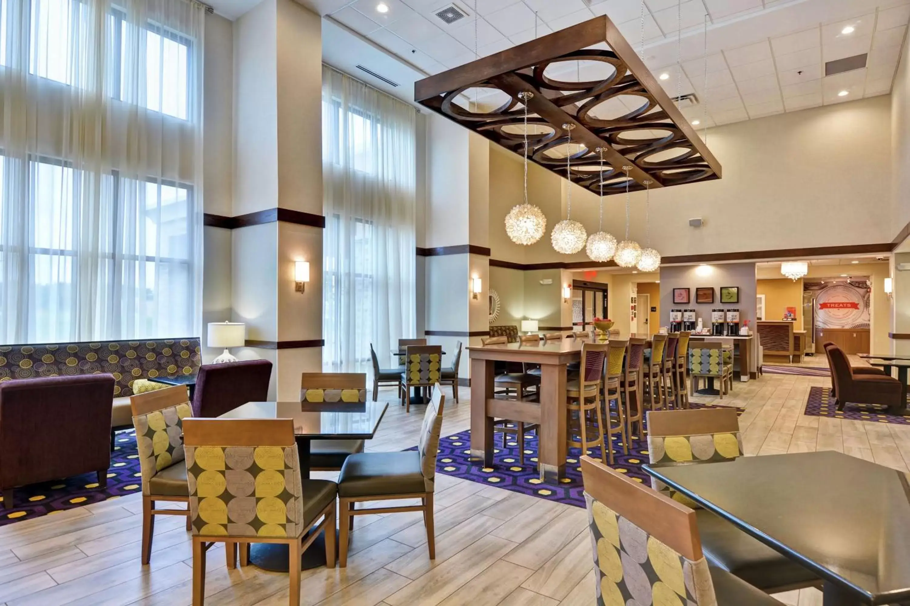 Lobby or reception, Restaurant/Places to Eat in Hampton Inn By Hilton Suites Ashland, Ohio