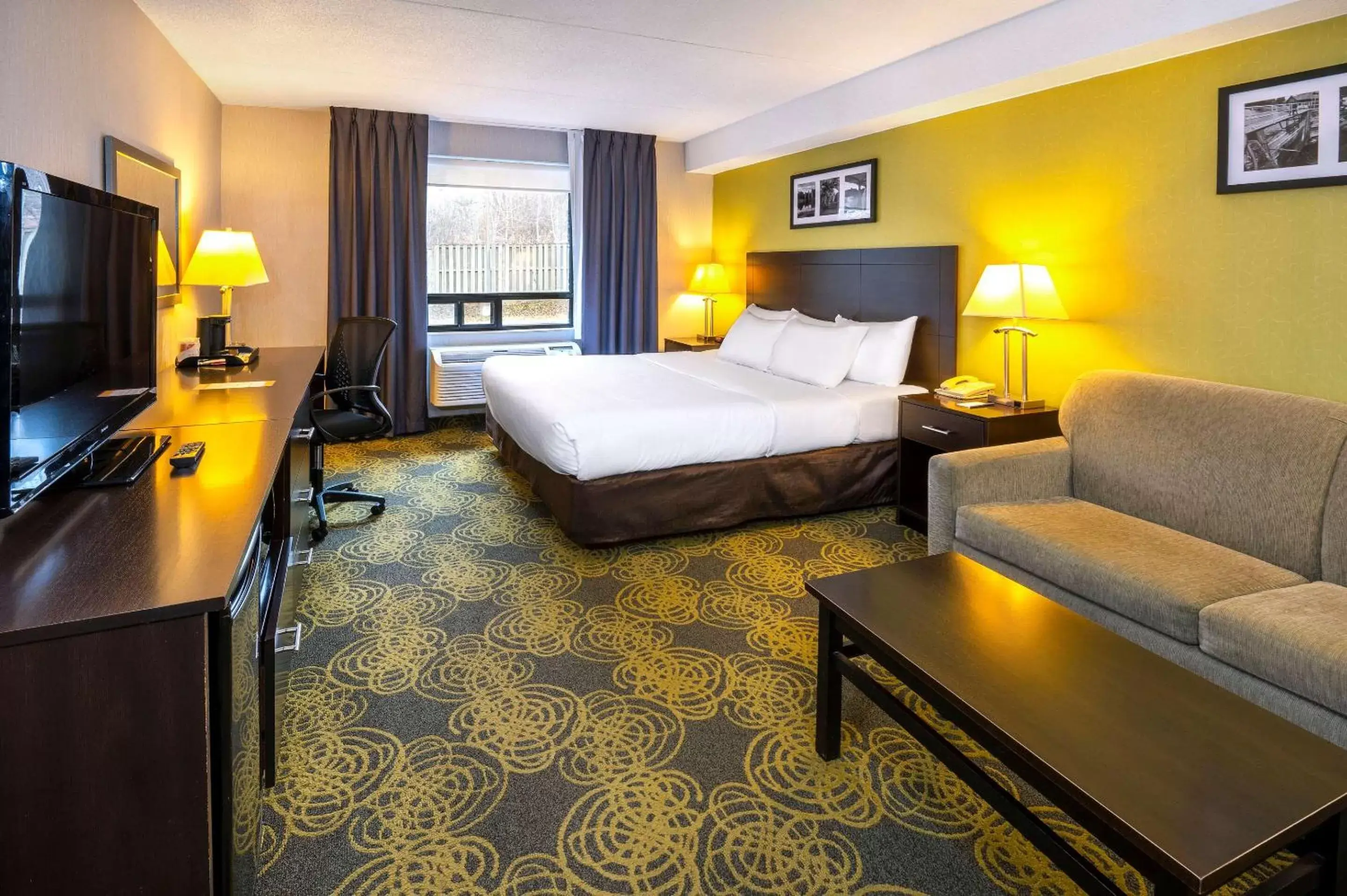 Bedroom in Comfort Hotel & Suites Peterborough
