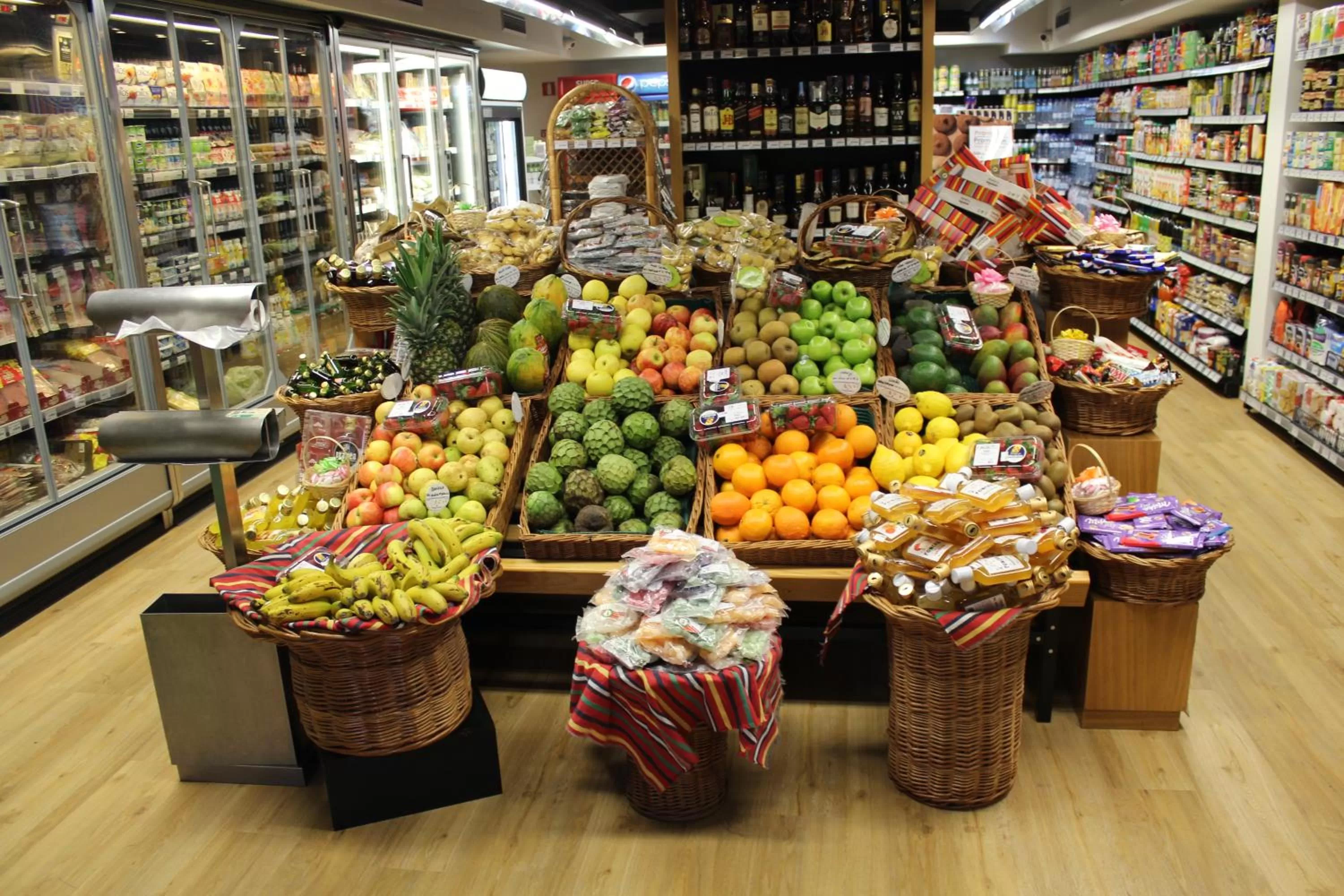 On-site shops in Apartamentos Turisticos Paraiso