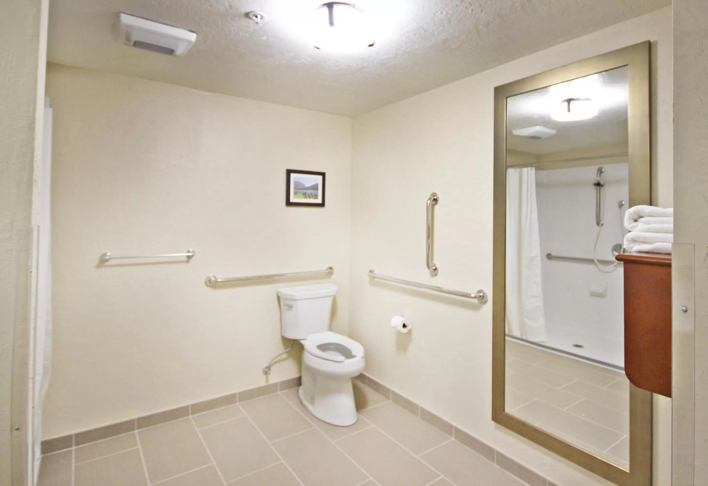 Deluxe King Room with Transfer Shower - Accessible/Non-Smoking in Comfort Inn Butte City Center I-15 / I-90