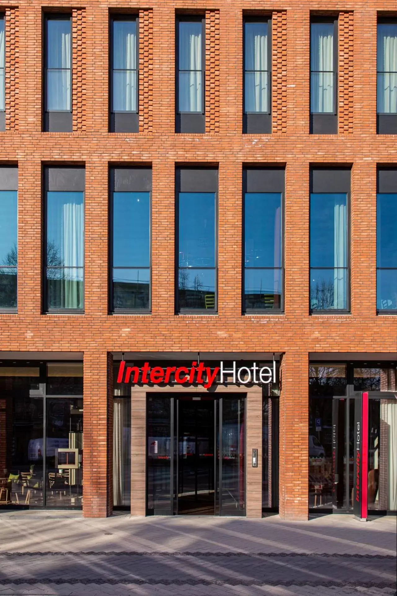 Facade/entrance in IntercityHotel Hamburg-Barmbek