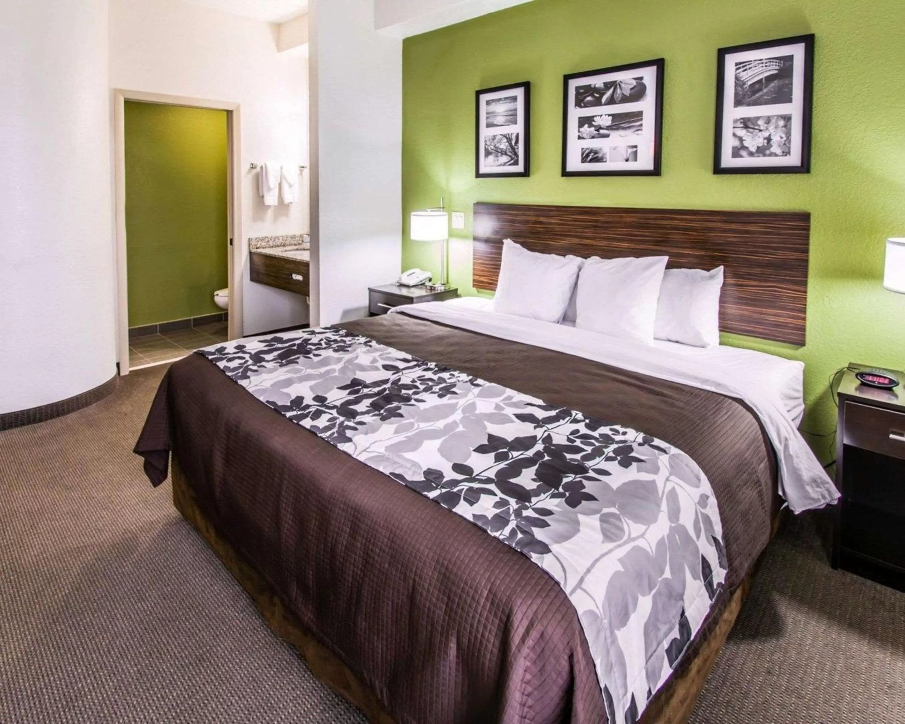 Photo of the whole room, Bed in Sleep Inn Fort Pierce I-95