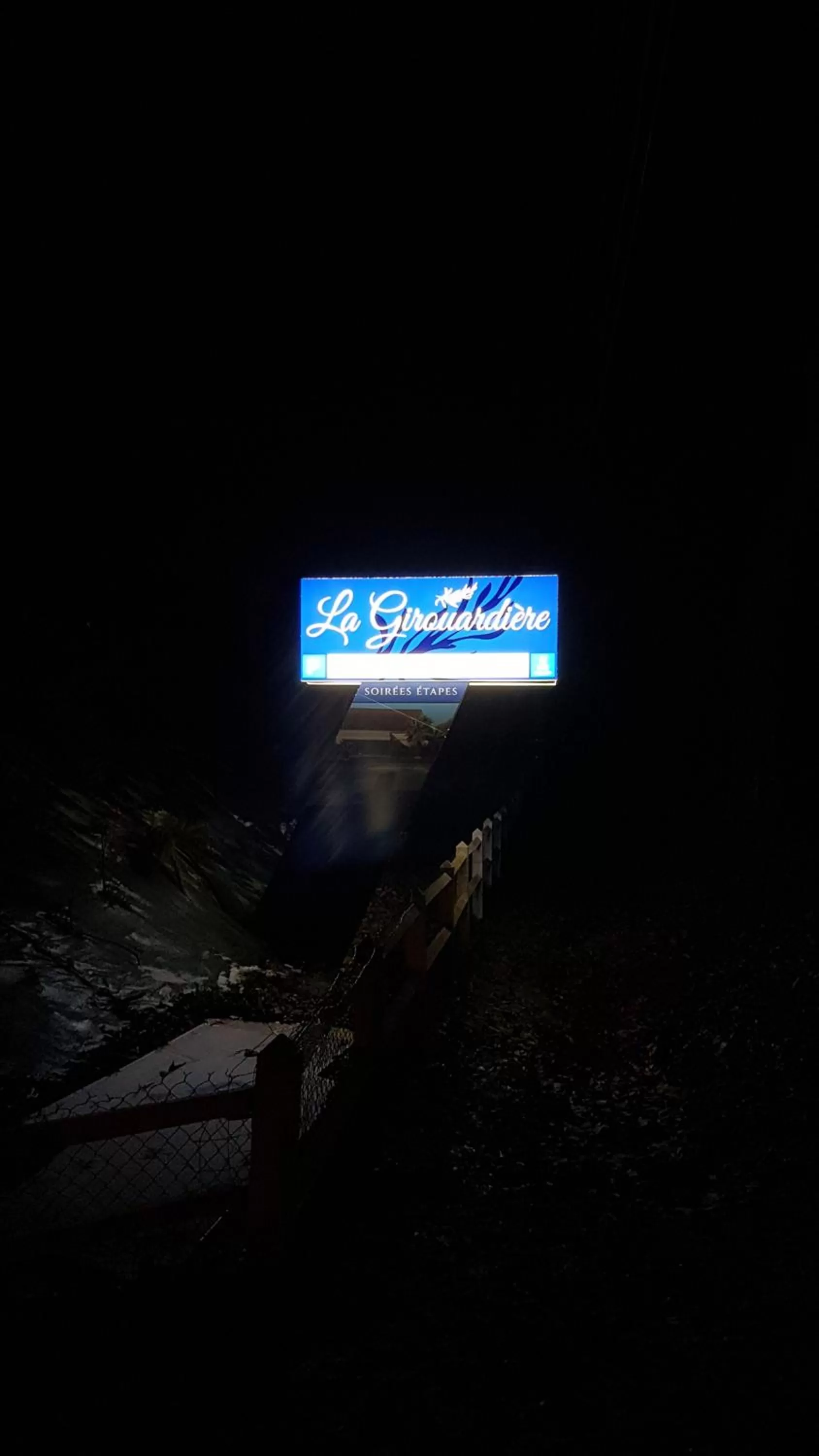 Property logo or sign in La Girouardière