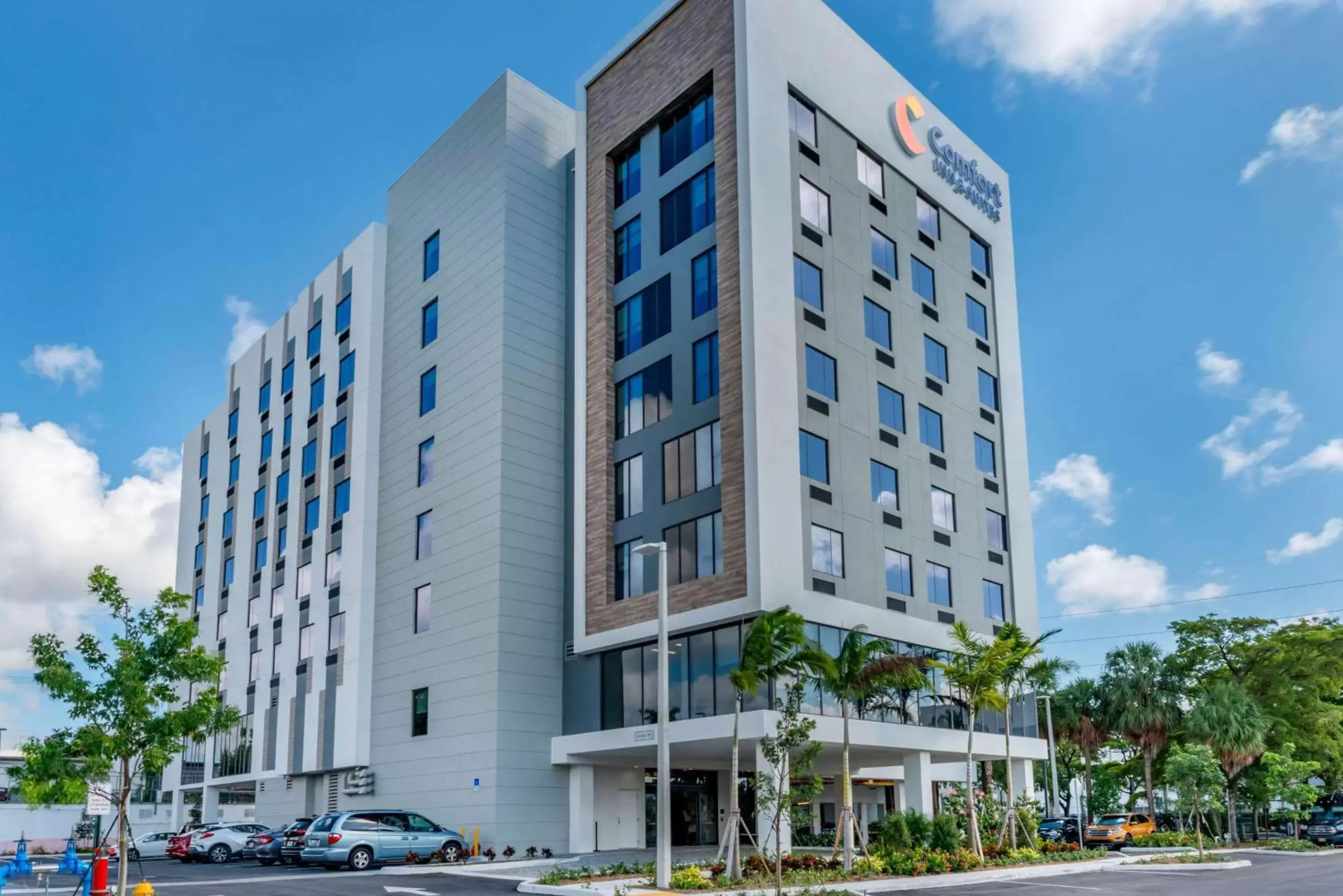 Property Building in Comfort Inn & Suites Miami International Airport