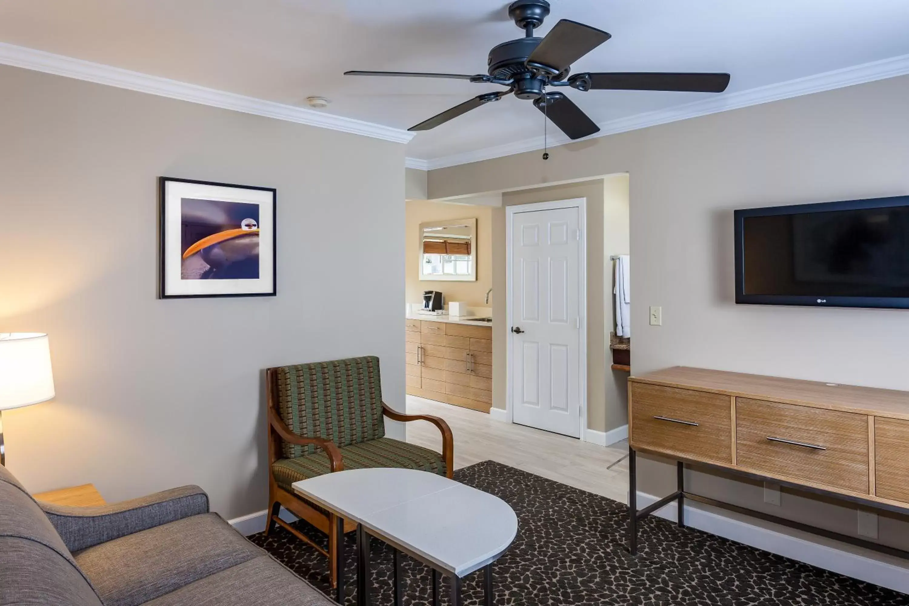 Photo of the whole room, Seating Area in Holiday Inn Express and Suites La Jolla - Windansea Beach, and IHG Hotel