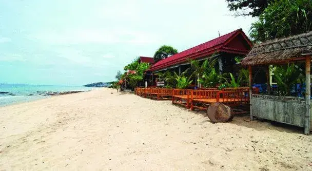 Beach in Lanta Paradise Beach Resort