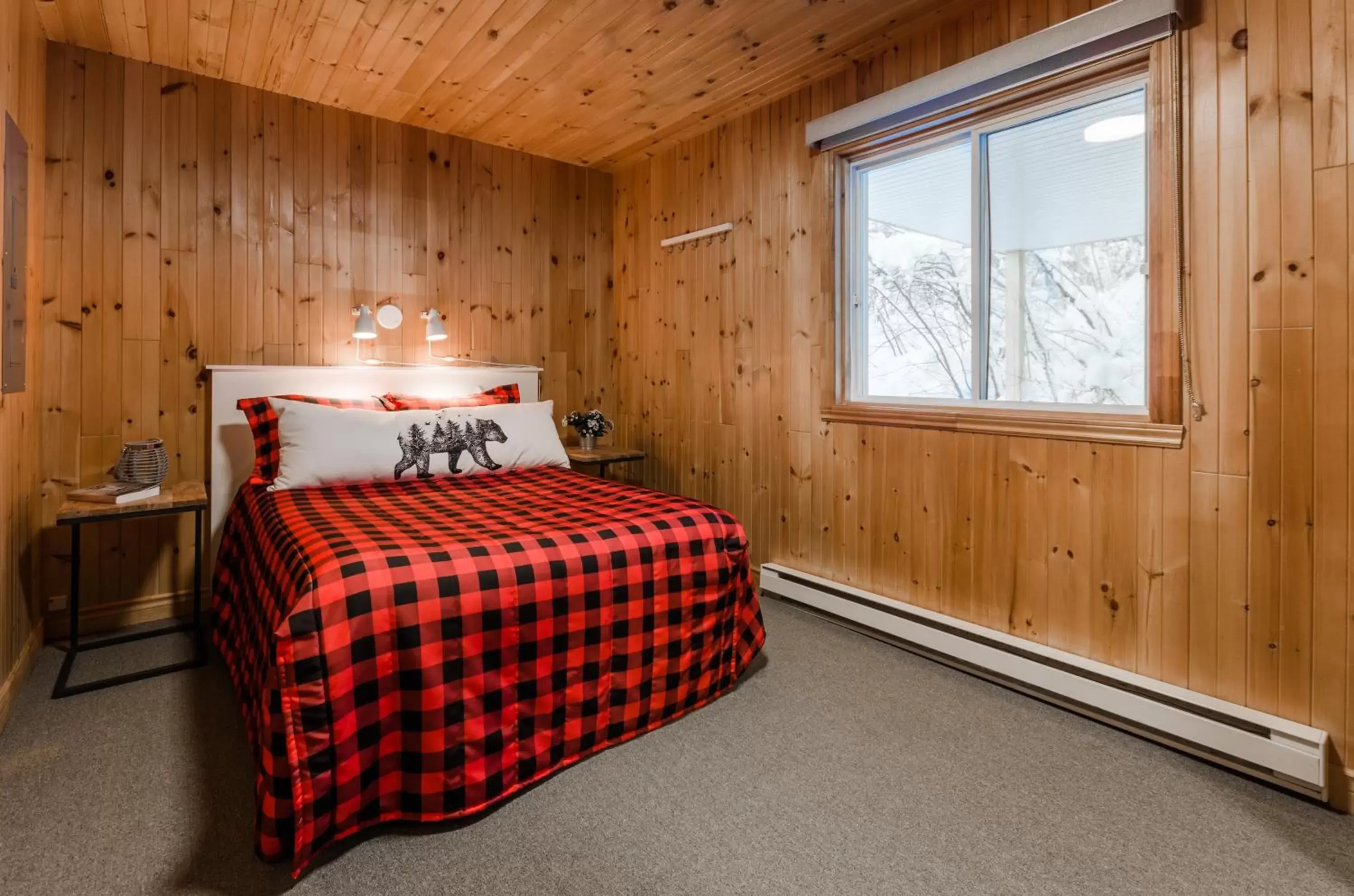 Bed in Auberge du Lac-à-l'Eau-Claire