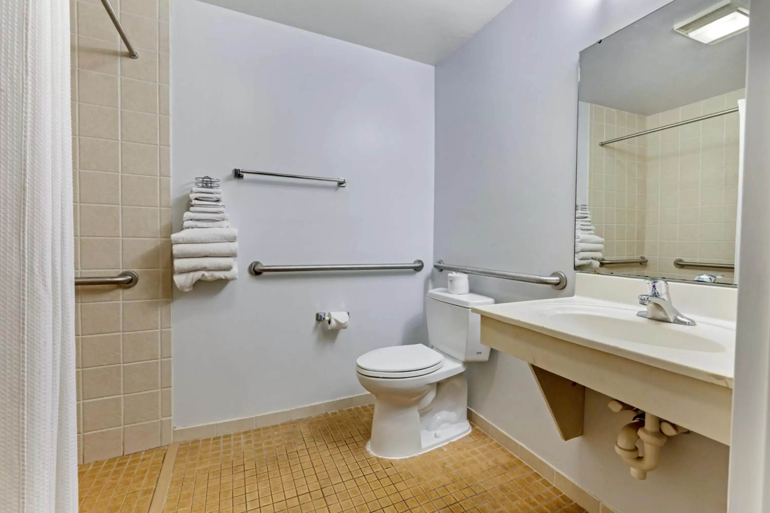 Shower, Bathroom in Atlantis Family Waterpark Hotel