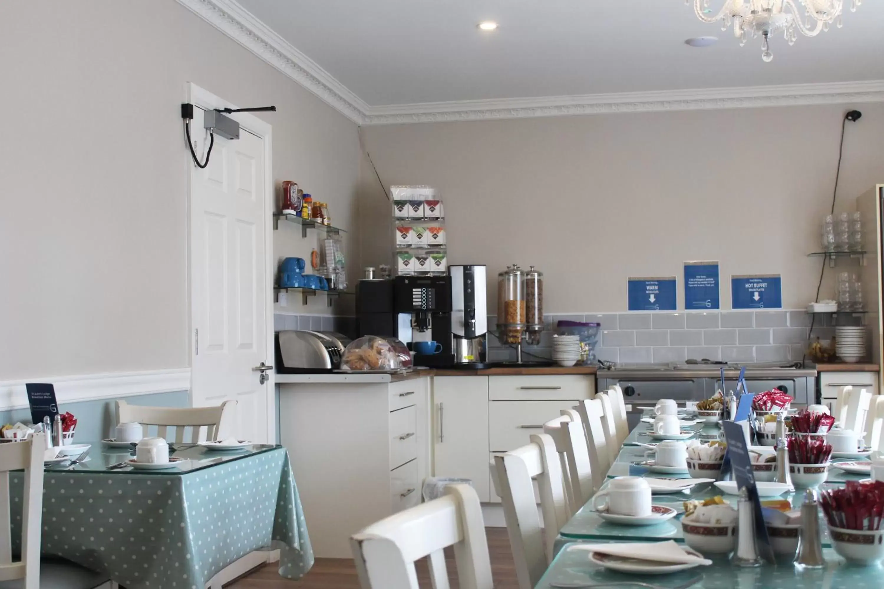 Coffee/tea facilities, Restaurant/Places to Eat in St. Judes Lodge B&B