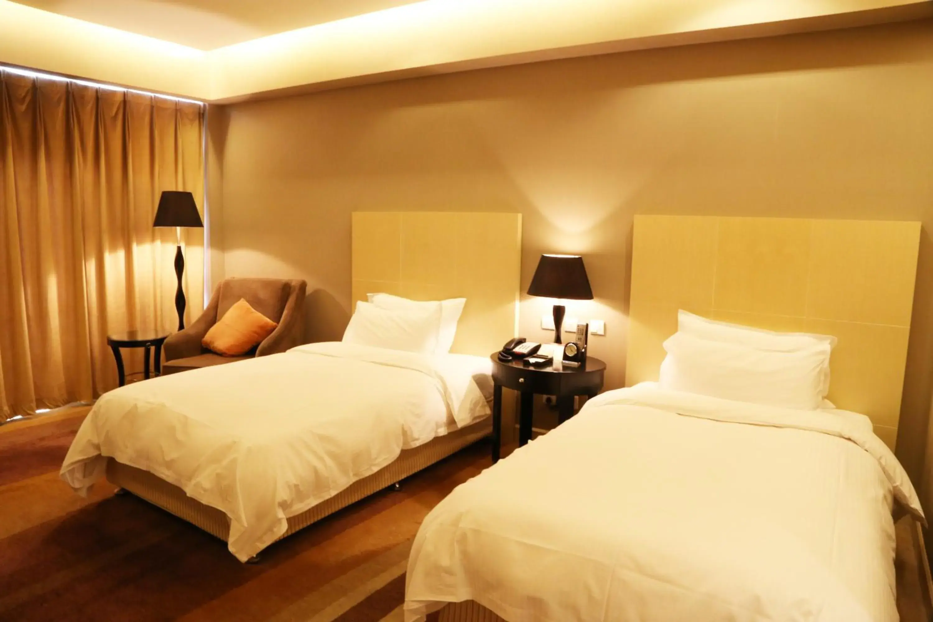 Bed in Wenjin Hotel, Beijing