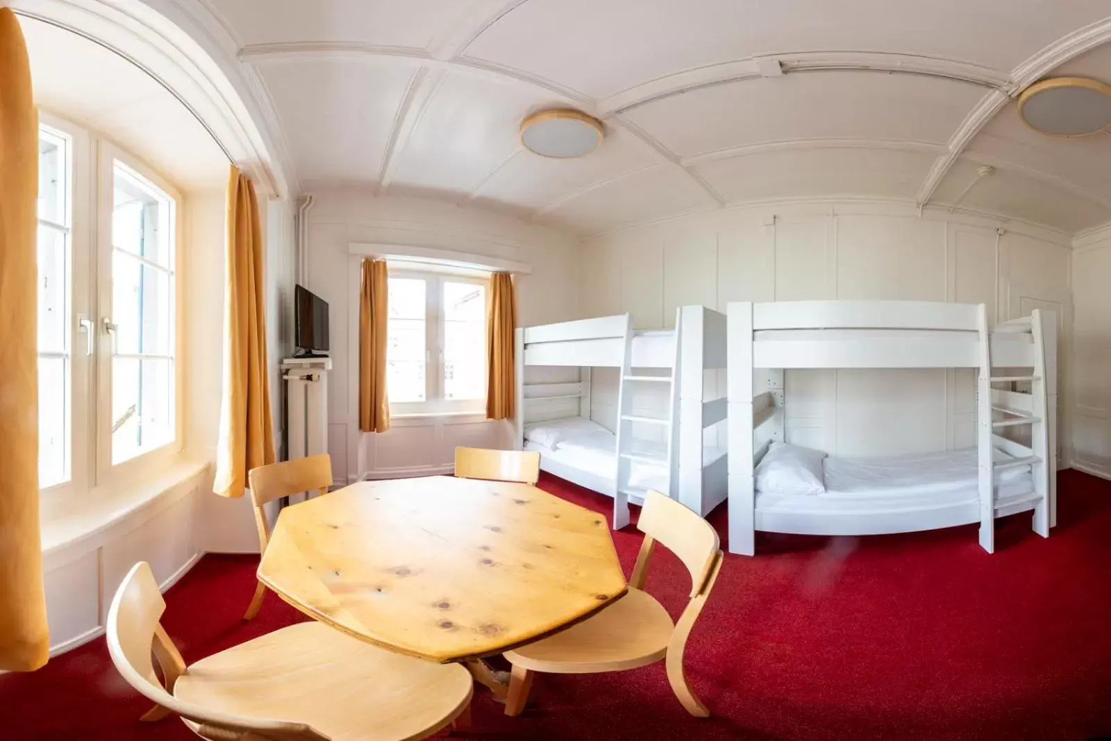 Seating area, Bunk Bed in Zunfthaus zur Rebleuten